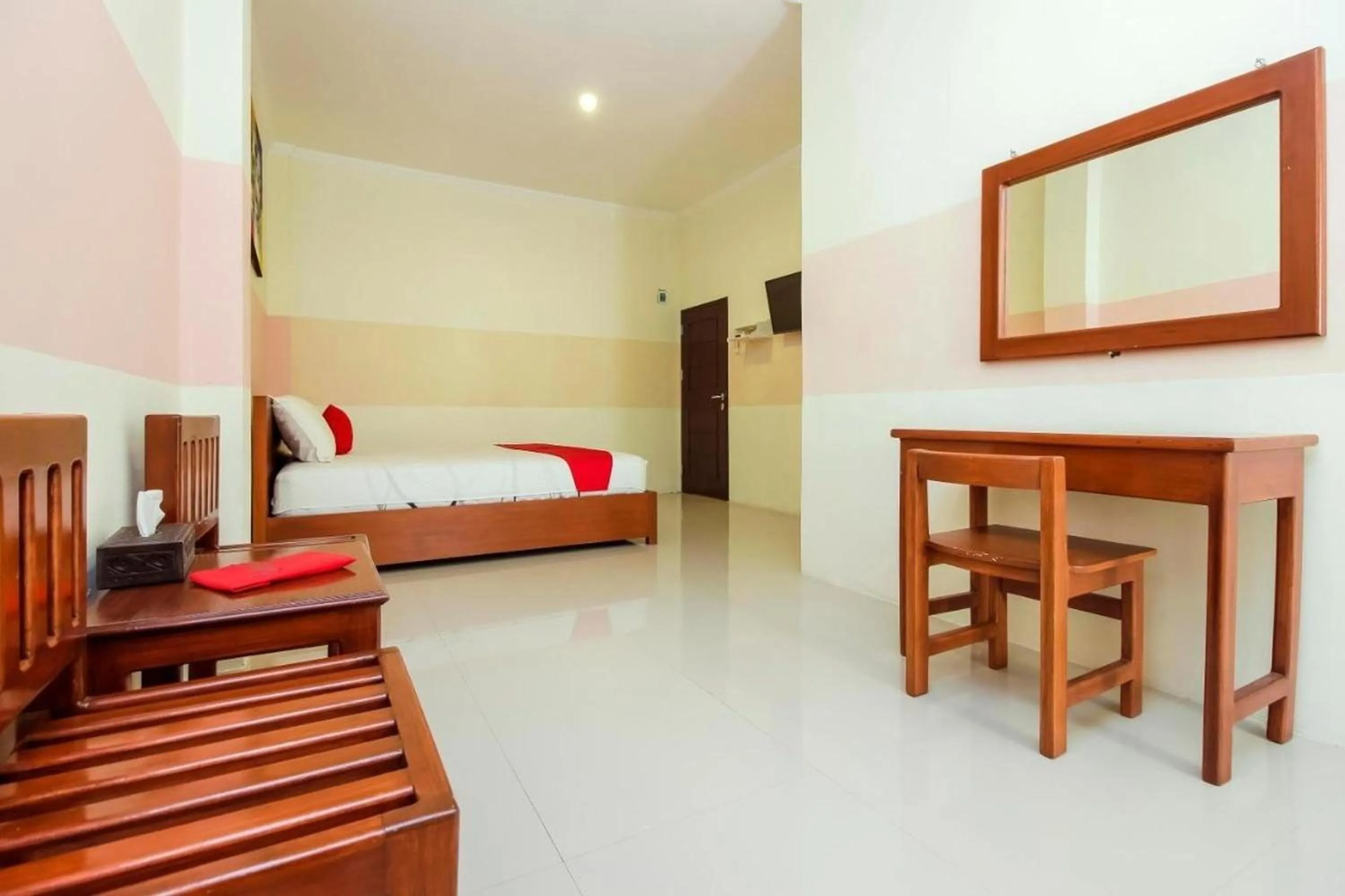 Bed in RedDoorz Near Jalan Jendral Sudirman