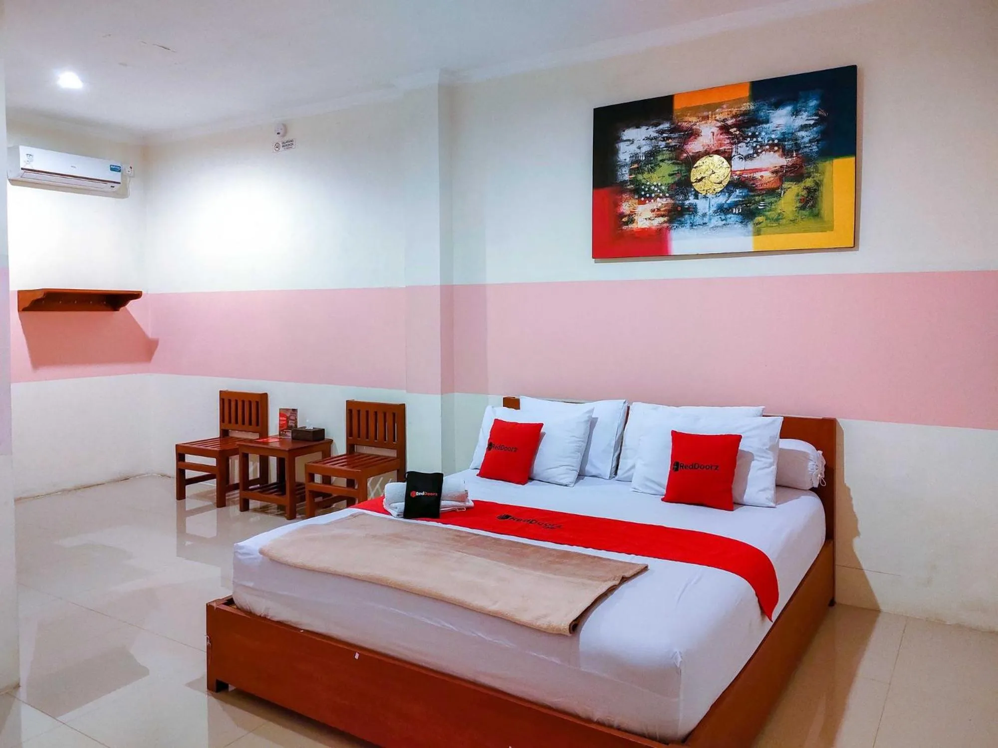Bed in RedDoorz Near Jalan Jendral Sudirman