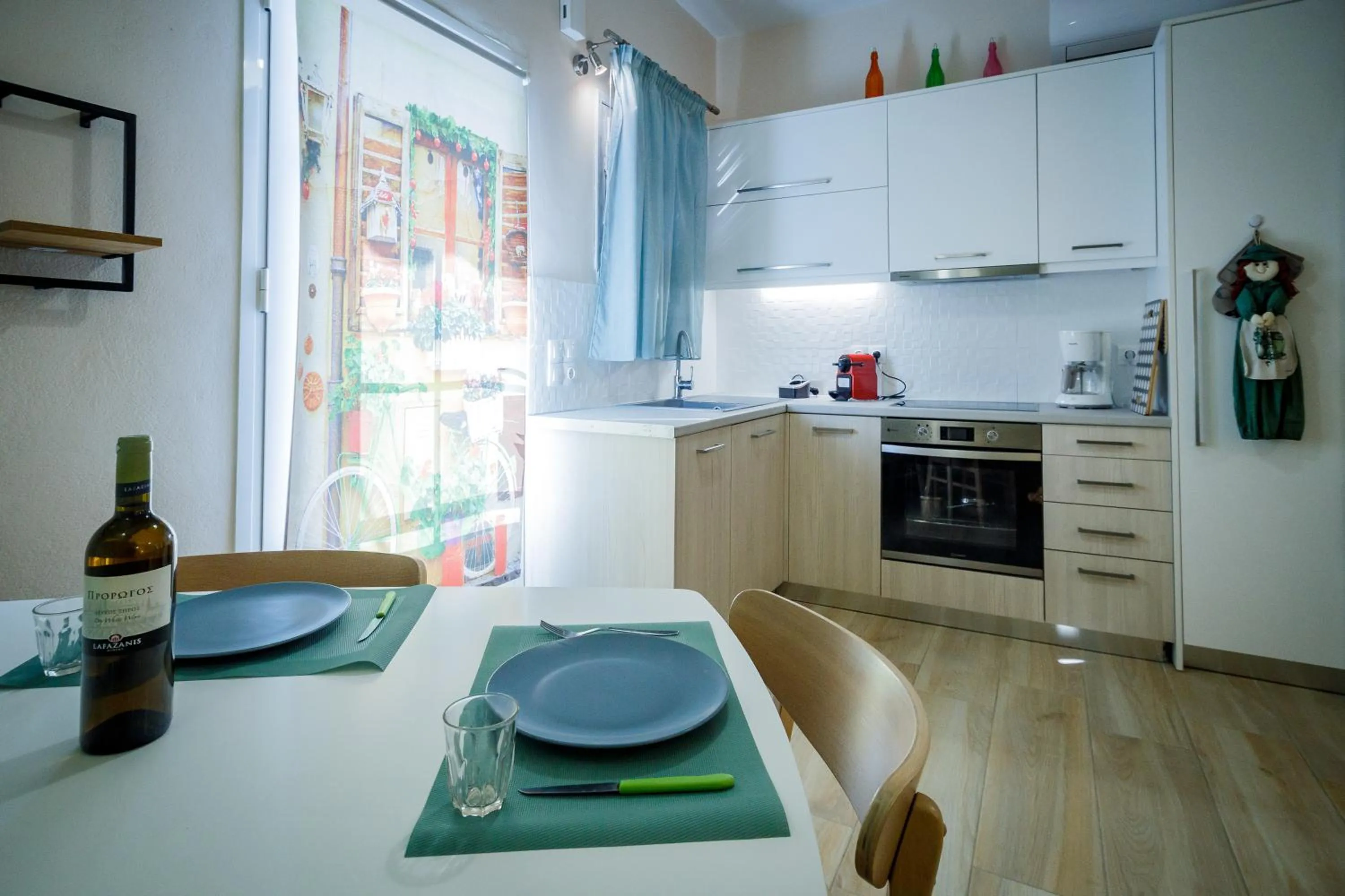 Kitchen or kitchenette in Sunny Sofi Studios
