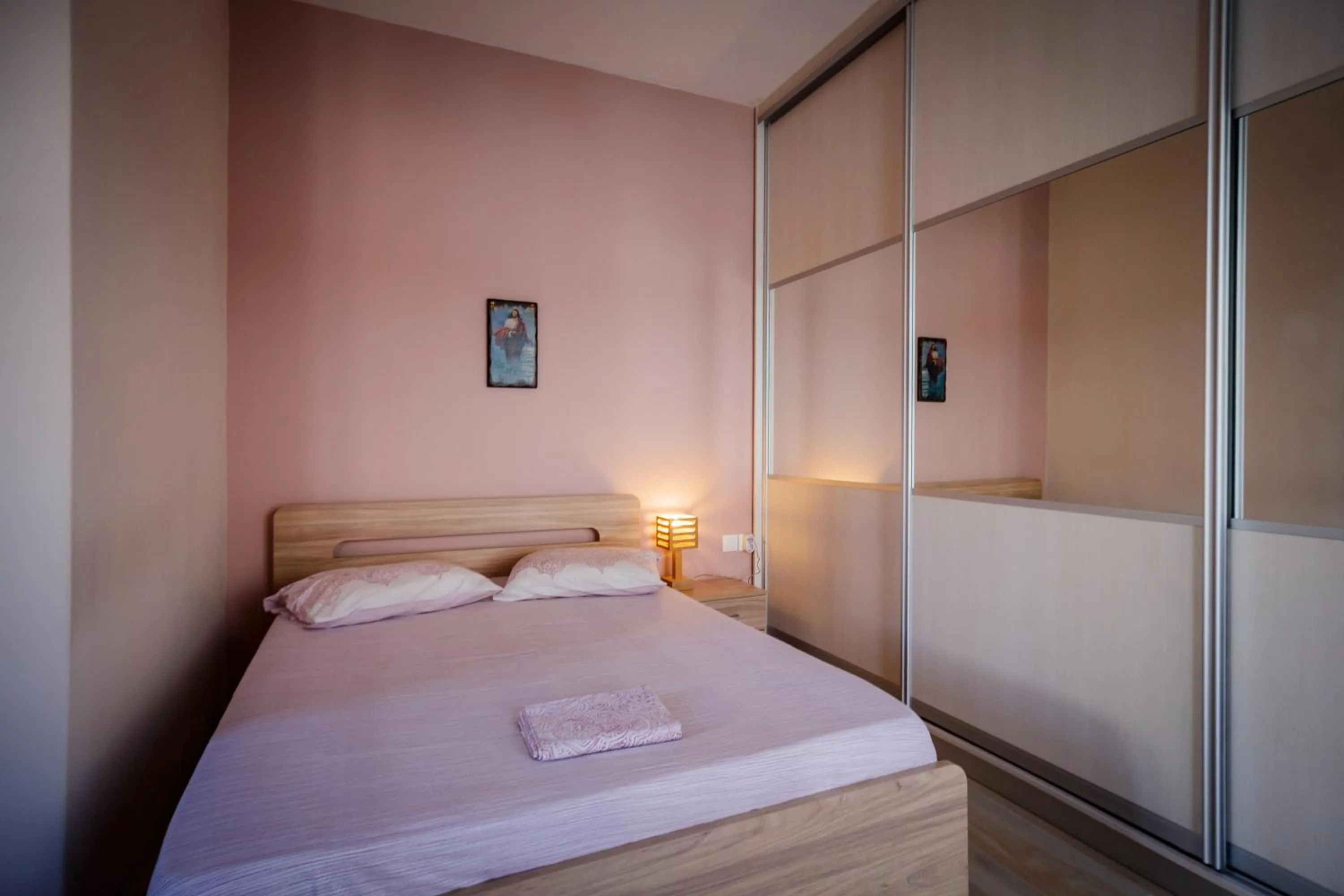 Bed in Sunny Sofi Studios