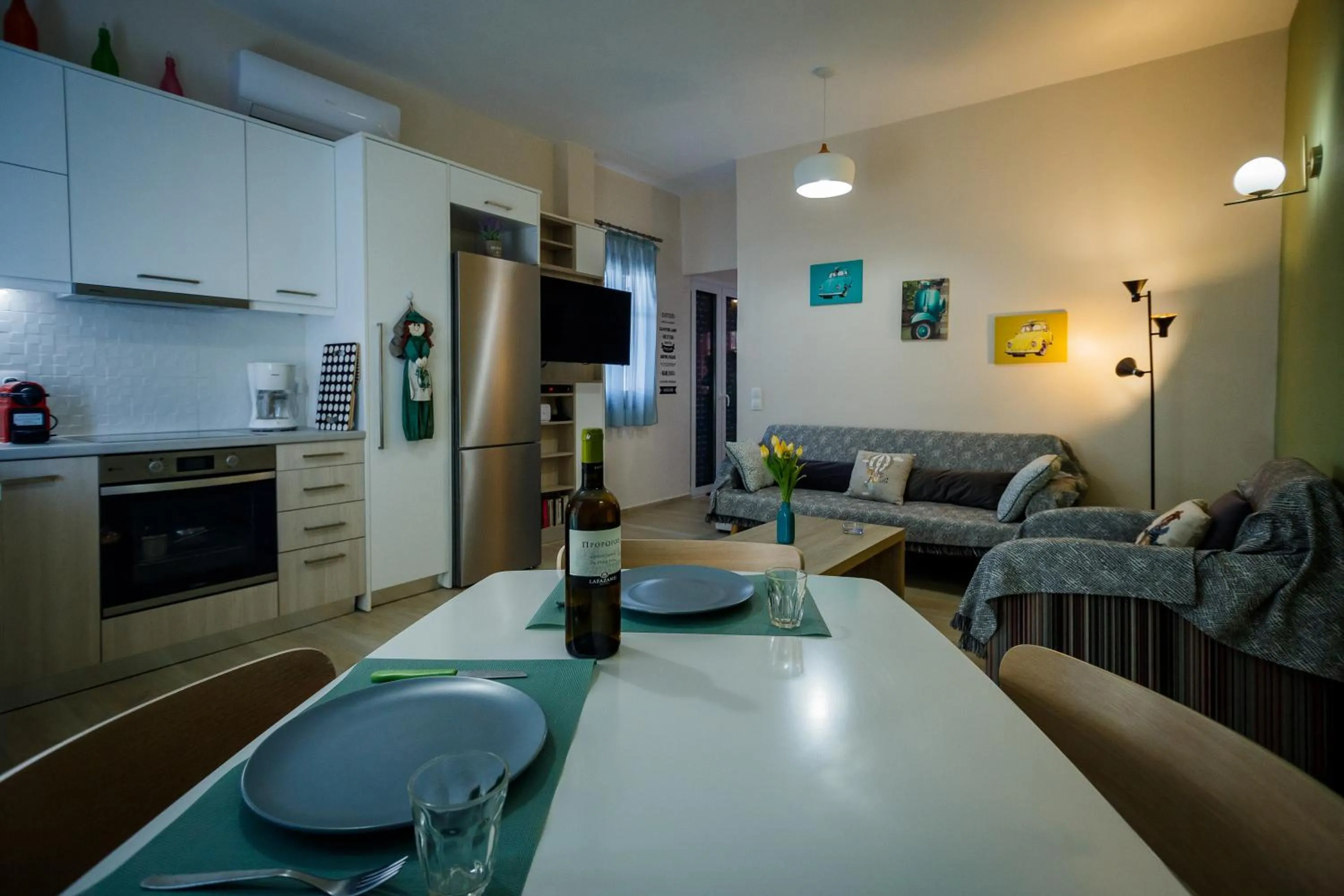 TV and multimedia in Sunny Sofi Studios