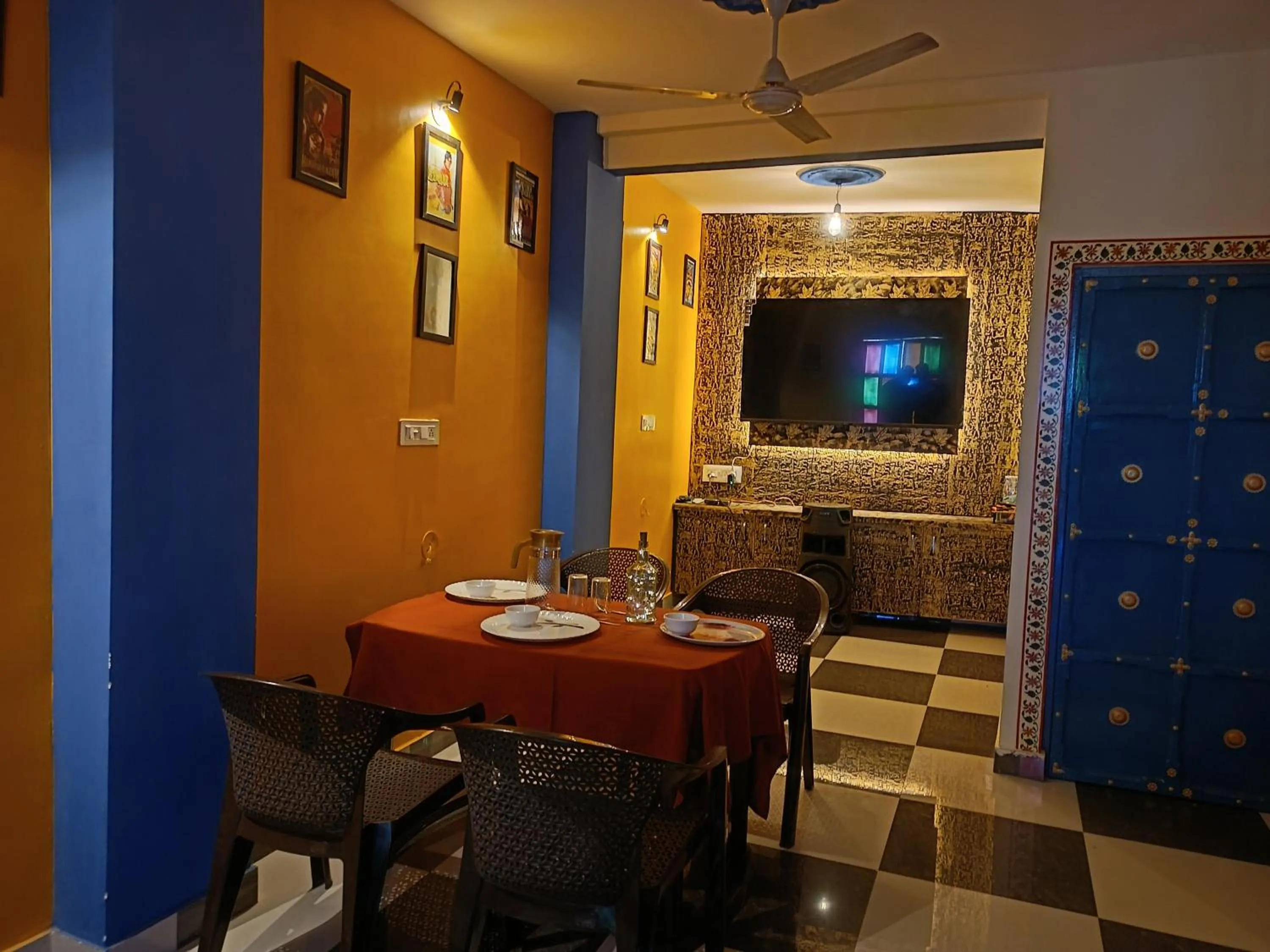 TV and multimedia in The Mehran way Homestay