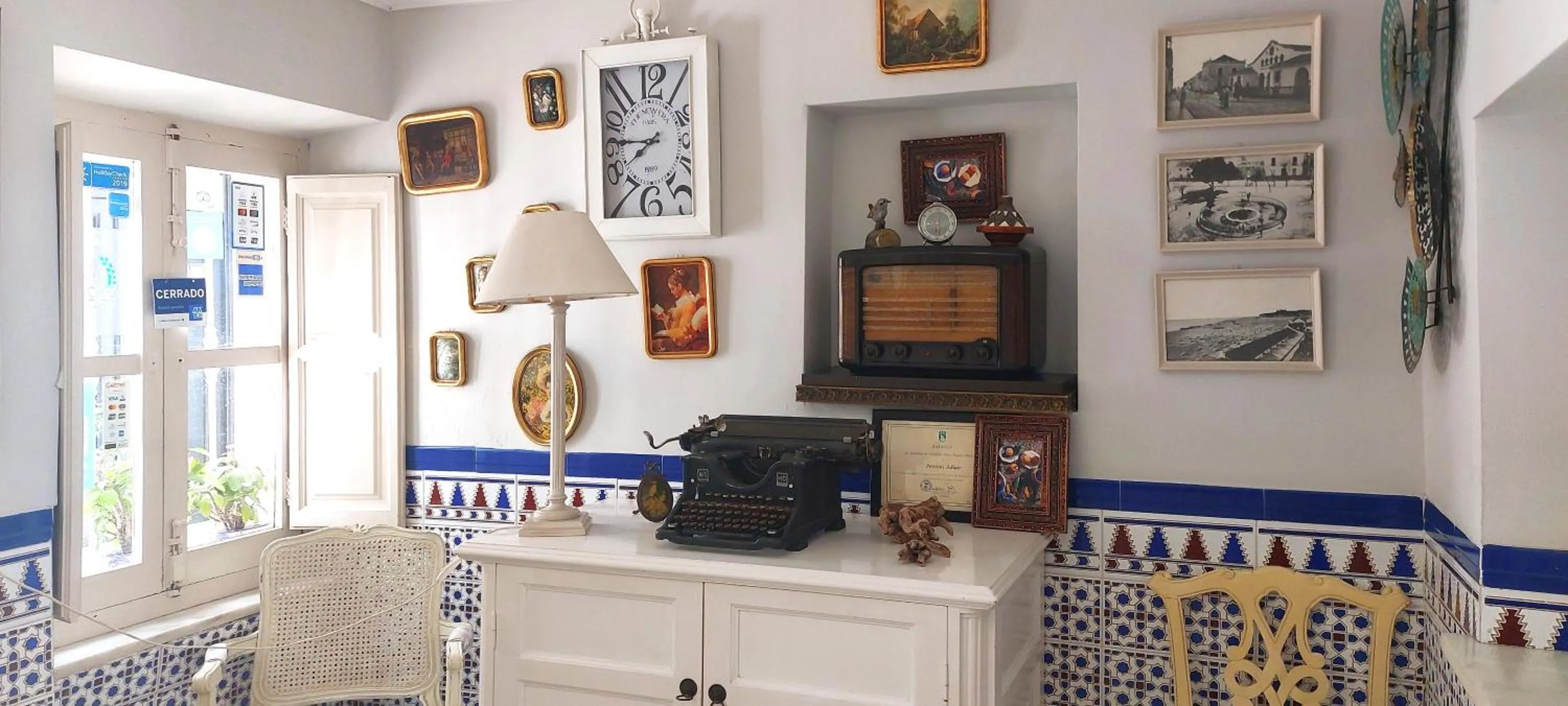 Property building in Pensión Aduar