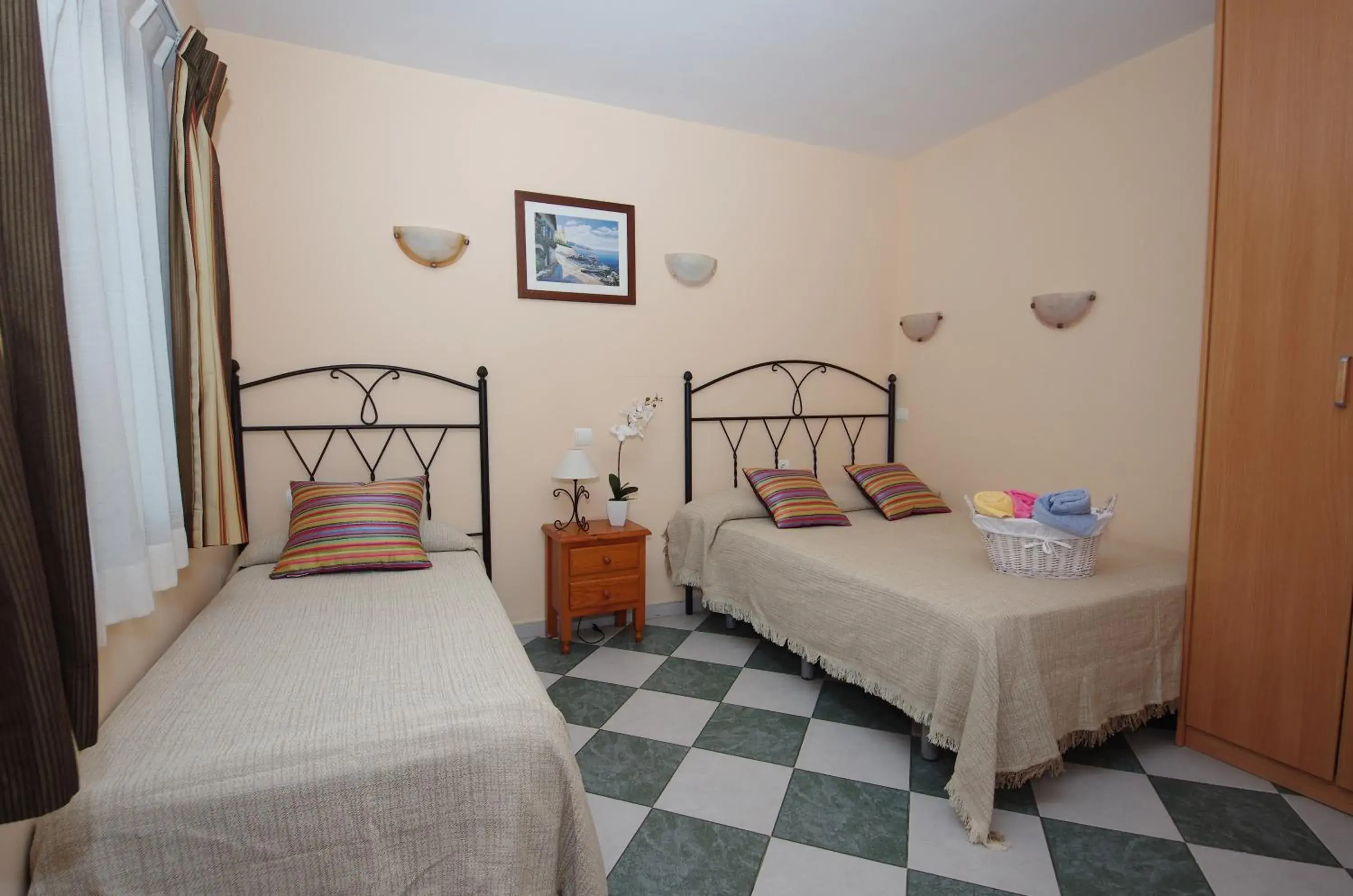 Double Room with Private Bathroom - single occupancy - 1 Double bed in Pensión Aduar Double Room with Private Bathroom - single occupancy - 1 Double bed in Pensión Aduar