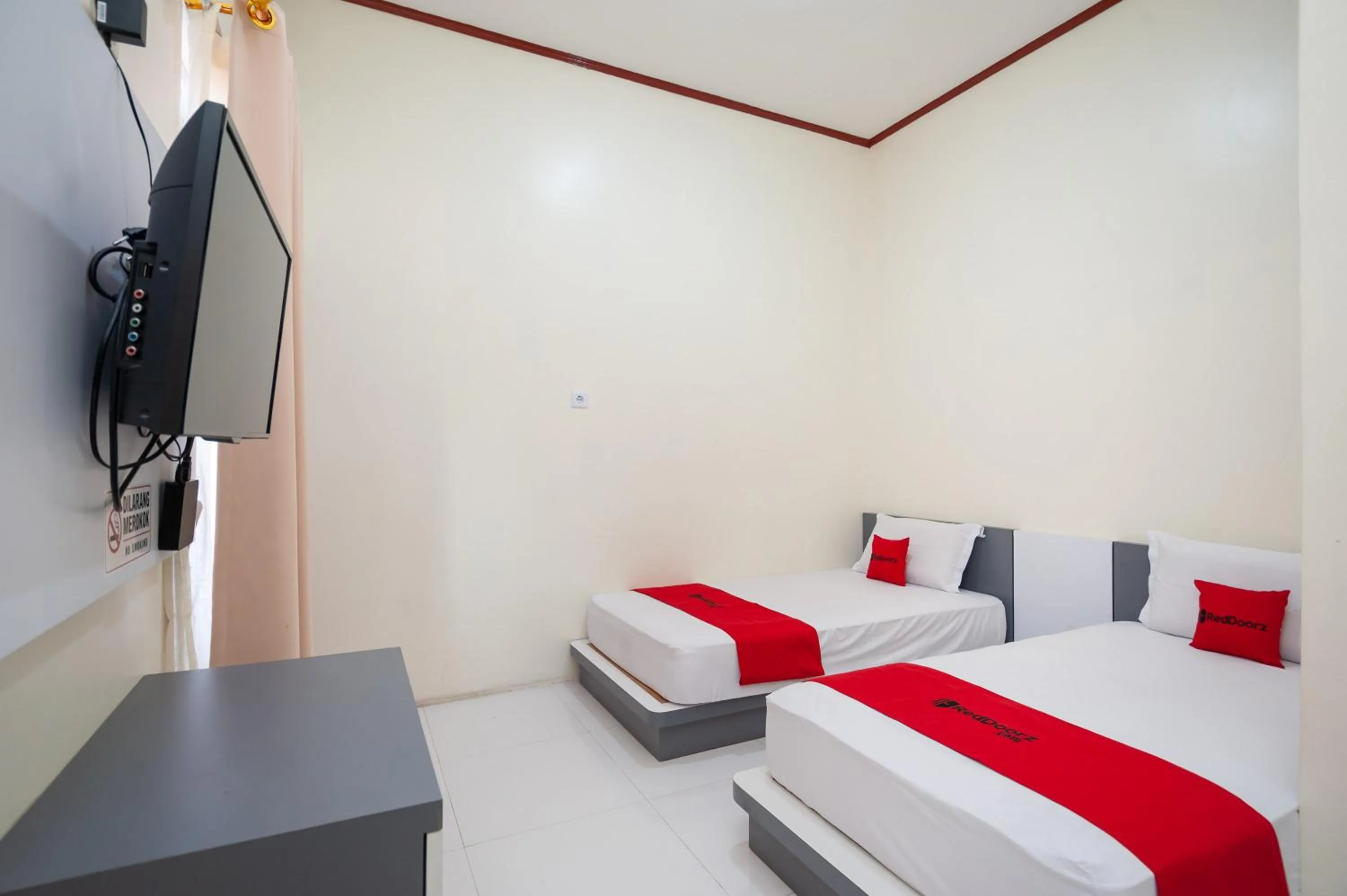 Bedroom, Bed in RedDoorz Syariah near RS Tentara Solok