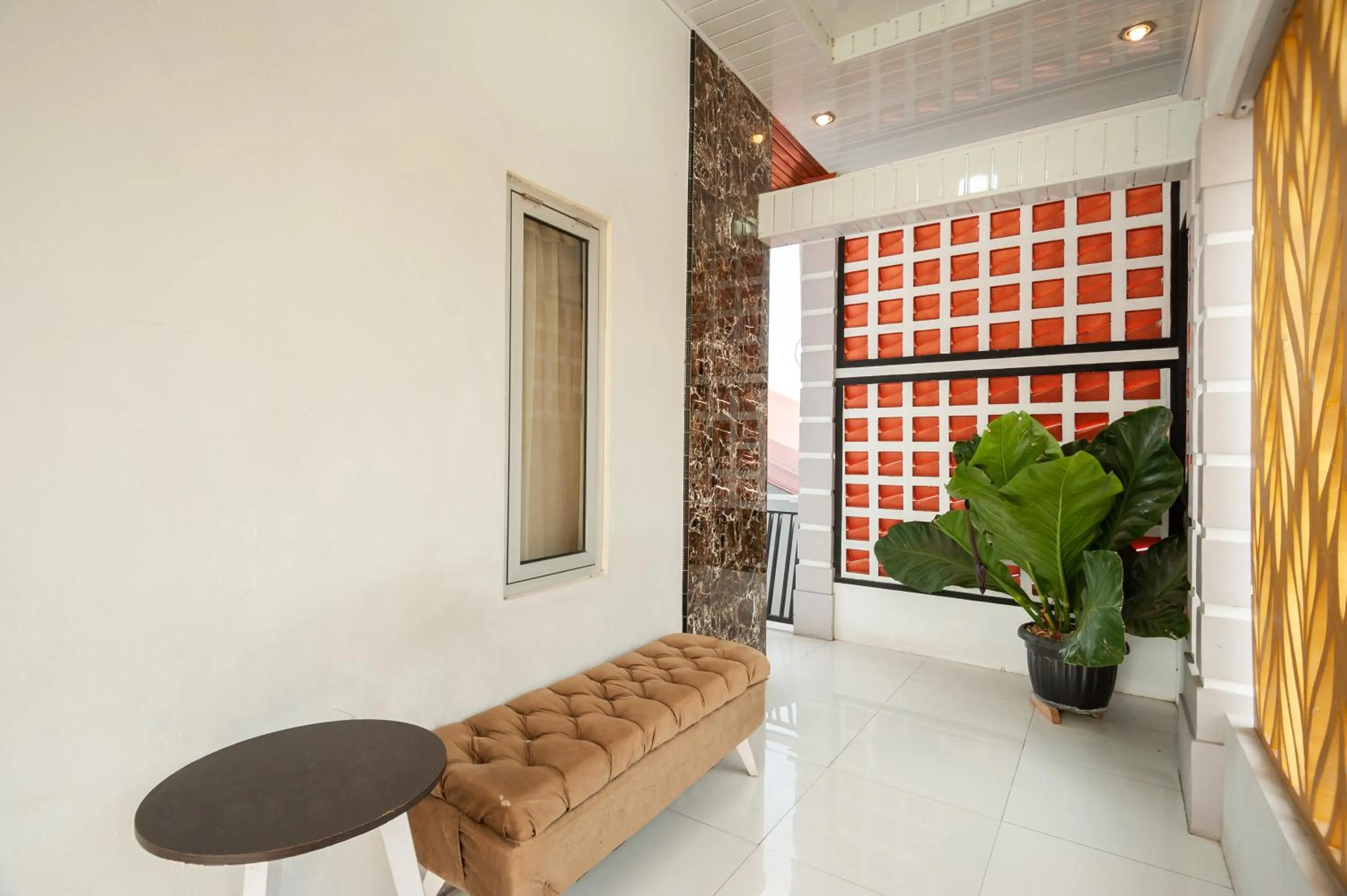 Living room in RedDoorz Syariah near RS Tentara Solok