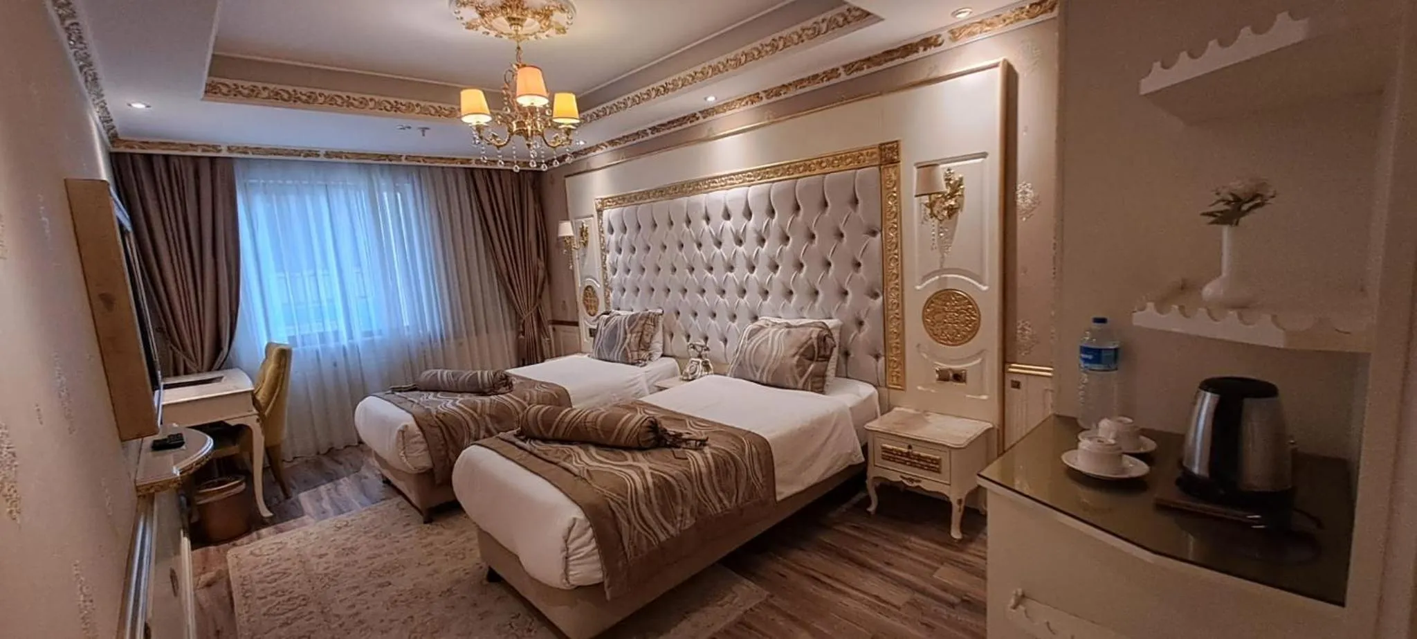 Bed in Emirhan Palace Hotel