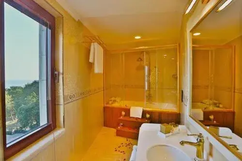 Junior Suite with Sea View in Emirhan Palace Hotel Junior Suite with Sea View in Emirhan Palace Hotel