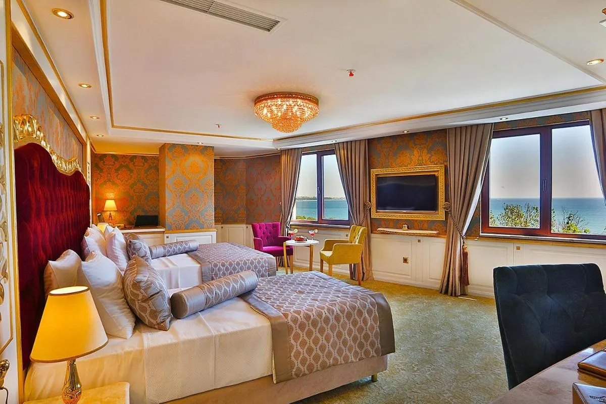 Bed in Emirhan Palace Hotel