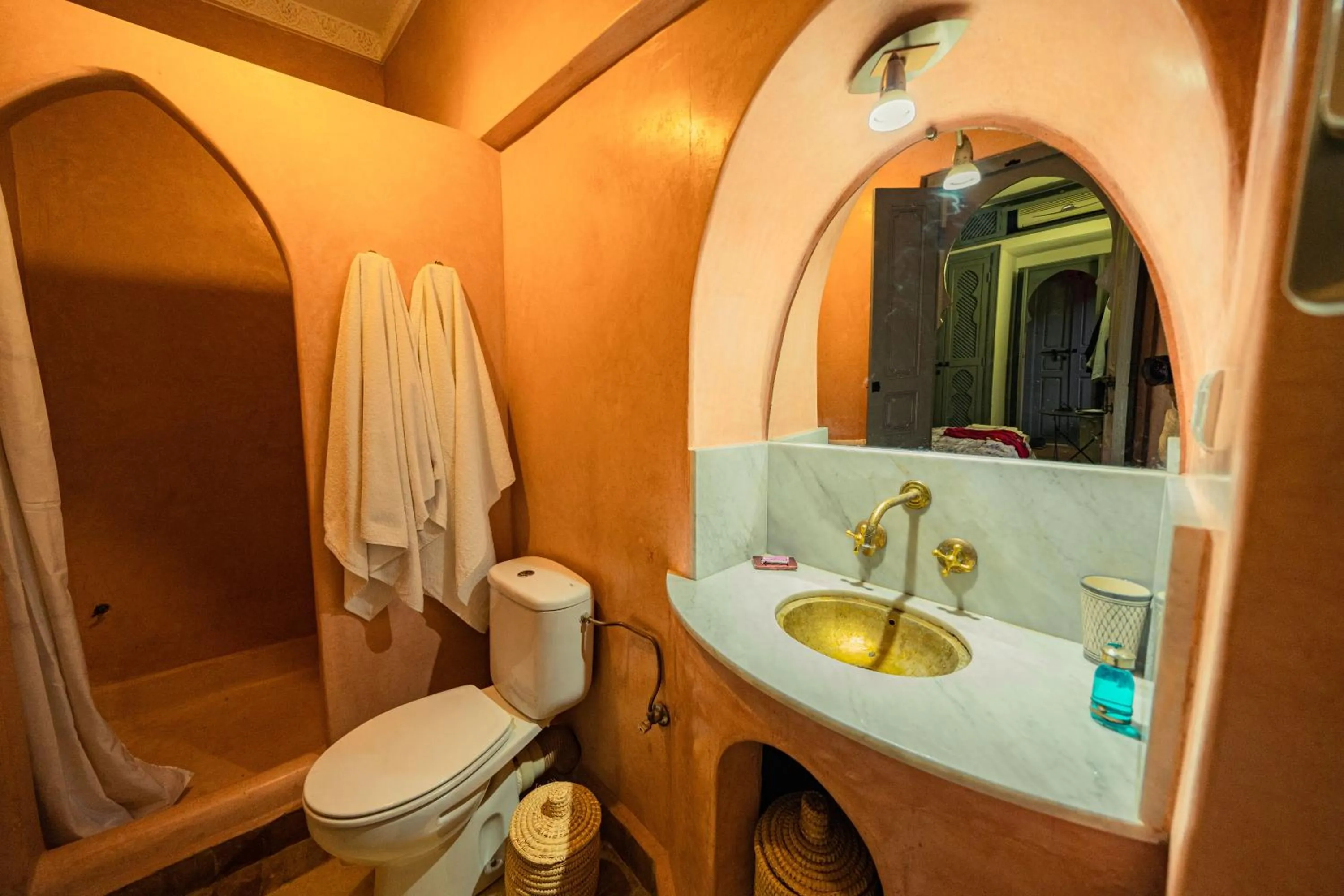 Bathroom in Riad Azawan