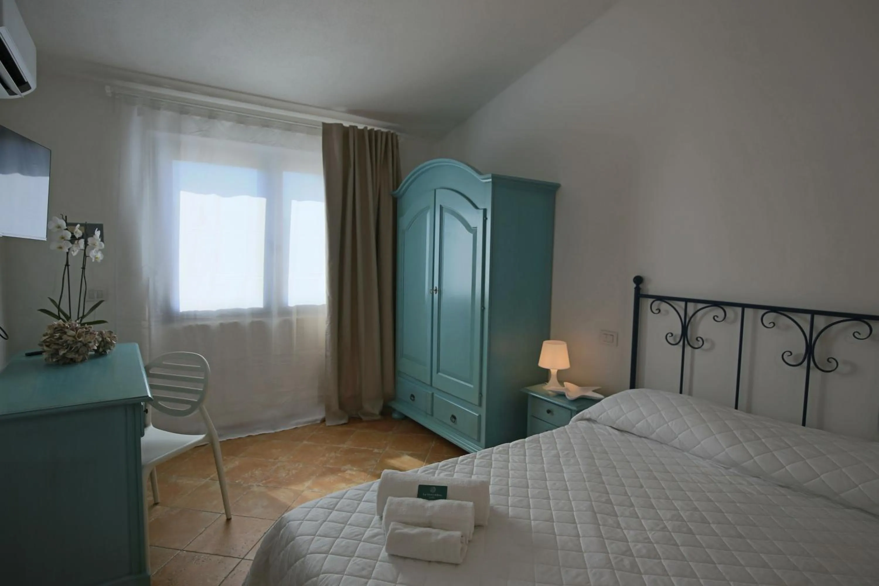 Photo of the whole room in La Smeraldina Resort