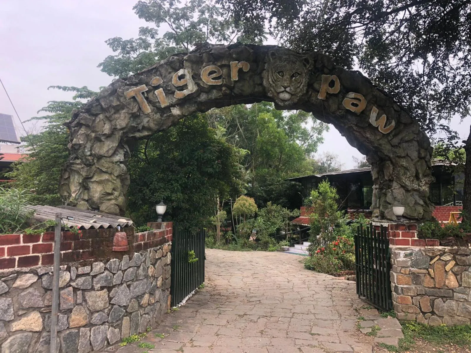 Facade/entrance in THE TIGER PAW RESORT