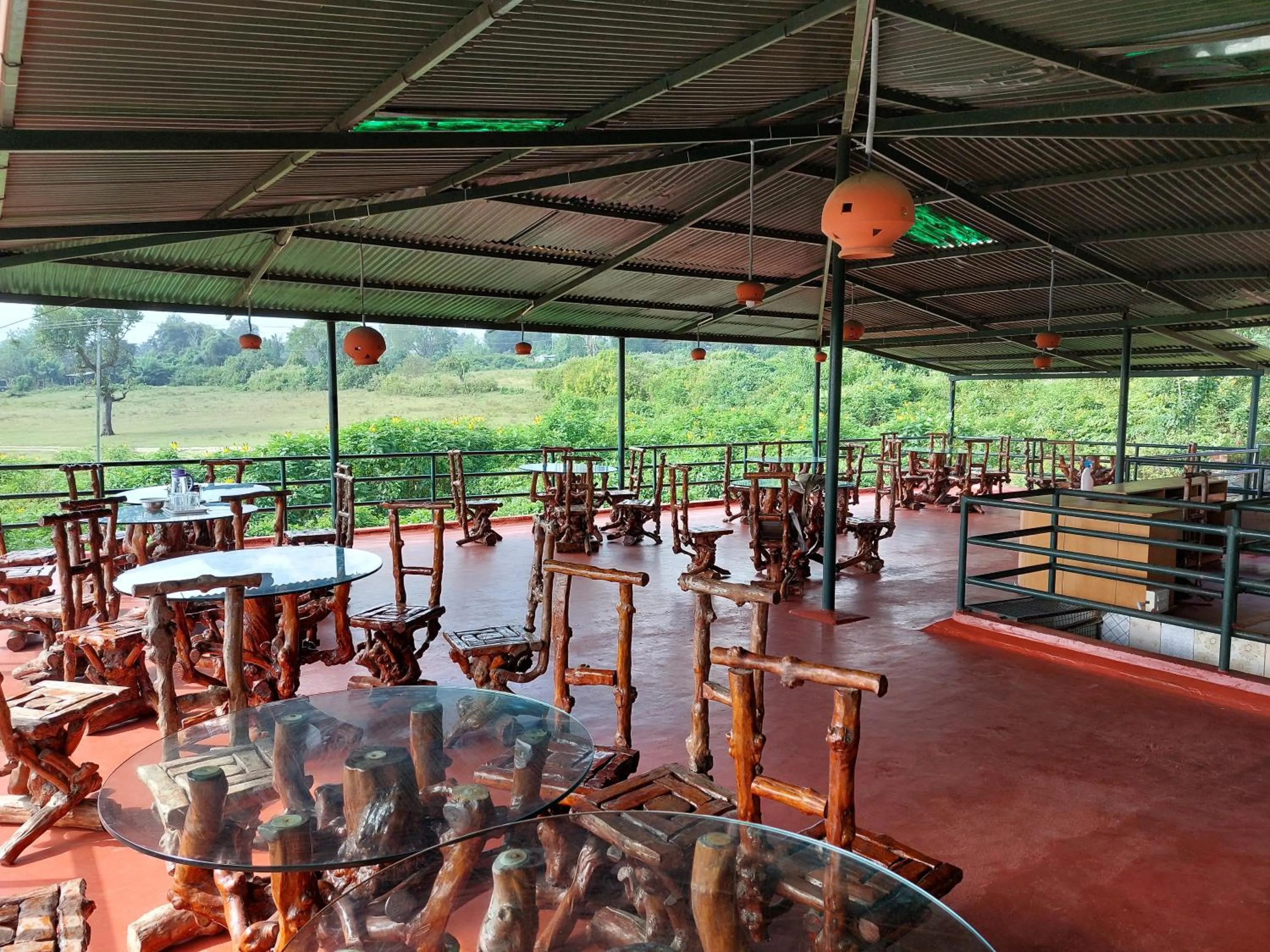 Restaurant/places to eat in THE TIGER PAW RESORT