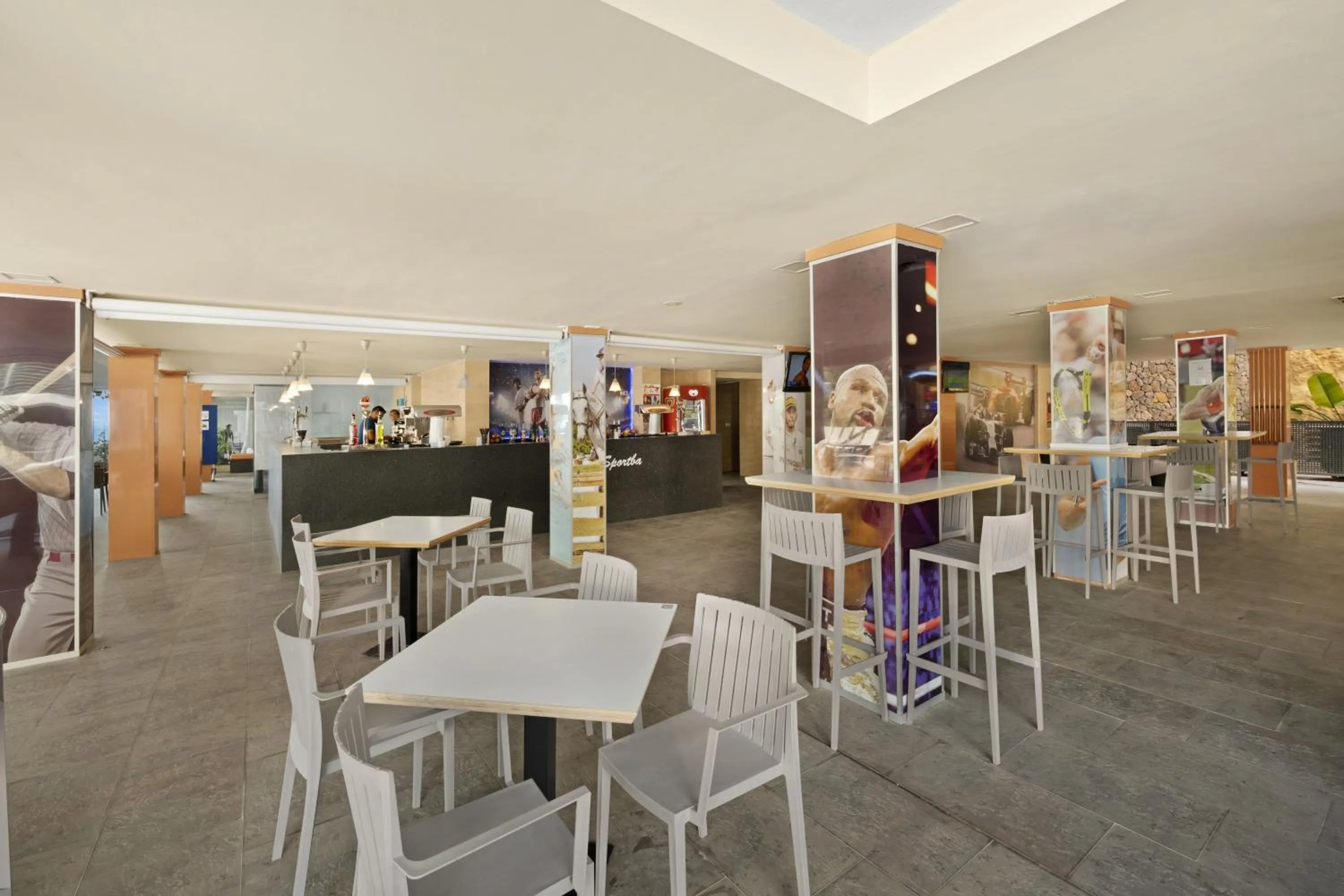 Lounge or bar in Occidental Cala Viñas