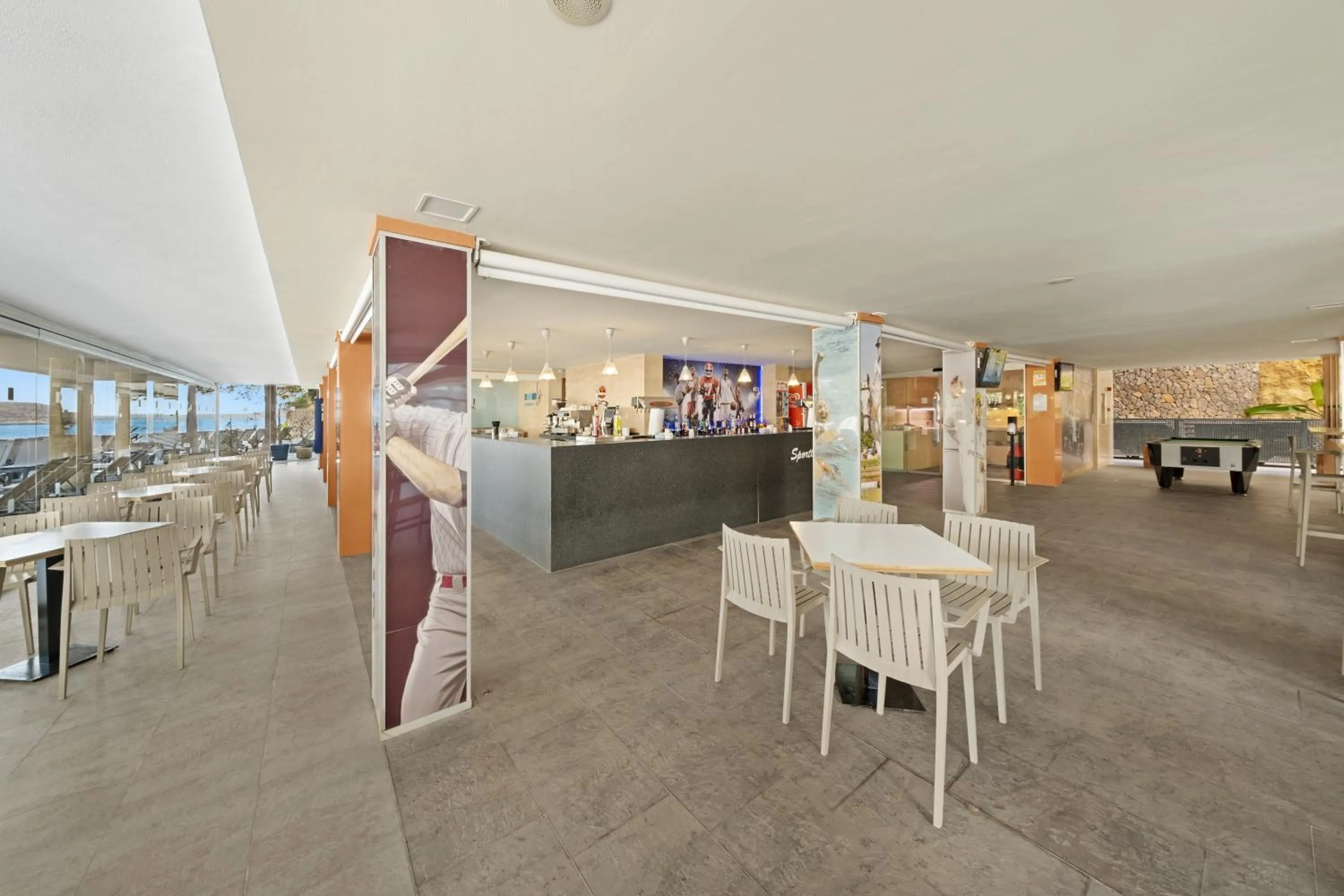 Lounge or bar in Occidental Cala Viñas