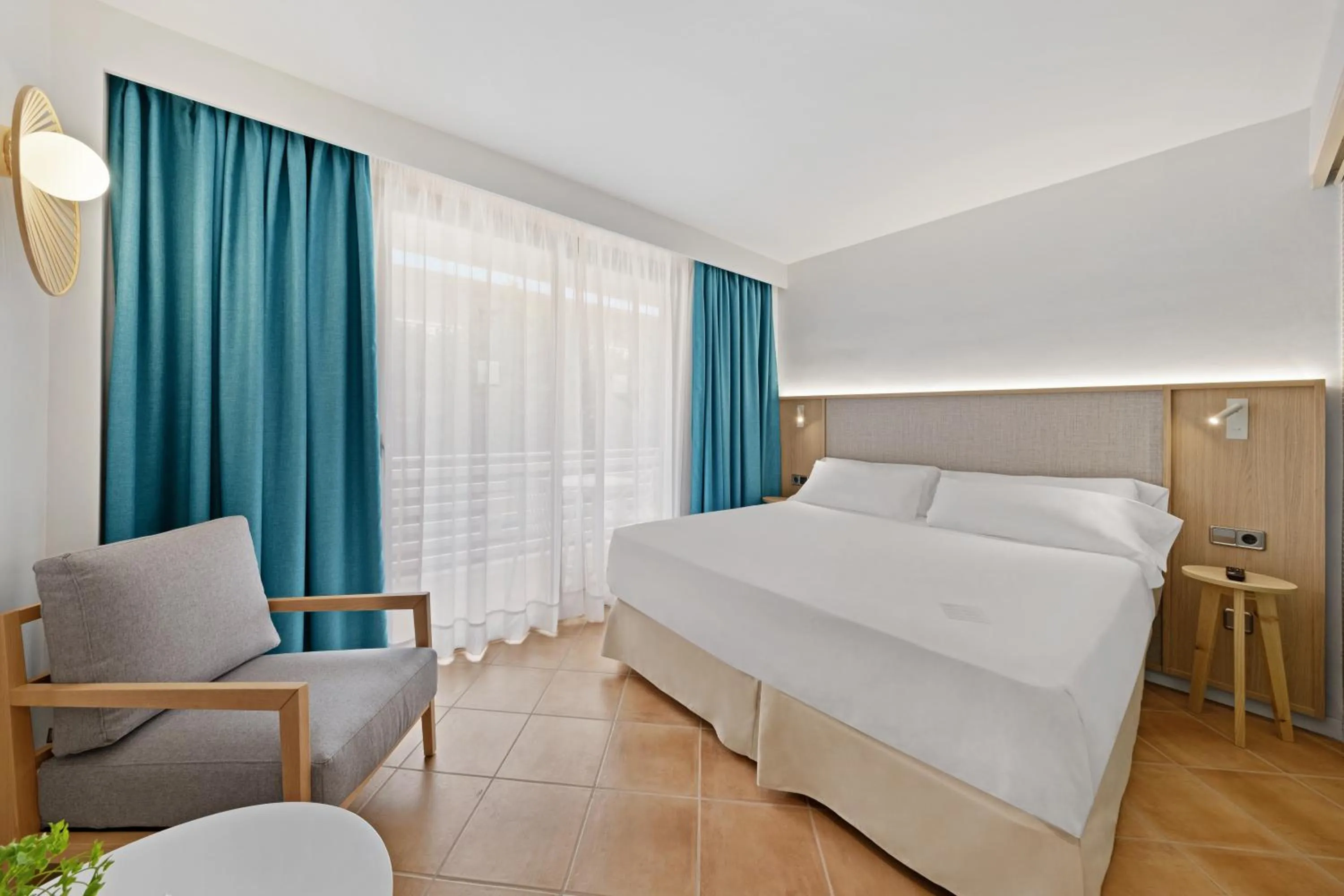 Bedroom, Bed in Occidental Cala Viñas