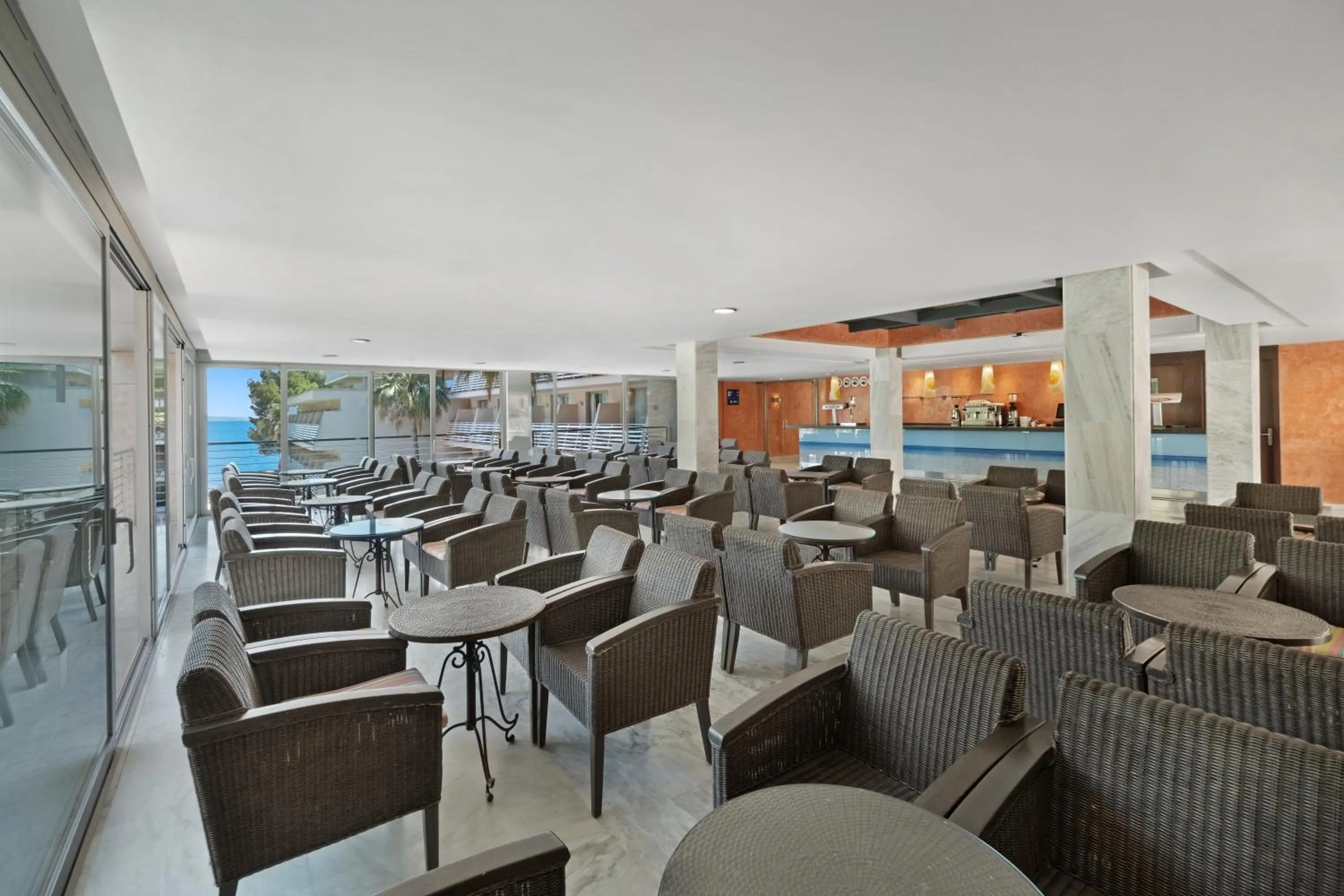 Lounge or bar in Occidental Cala Viñas