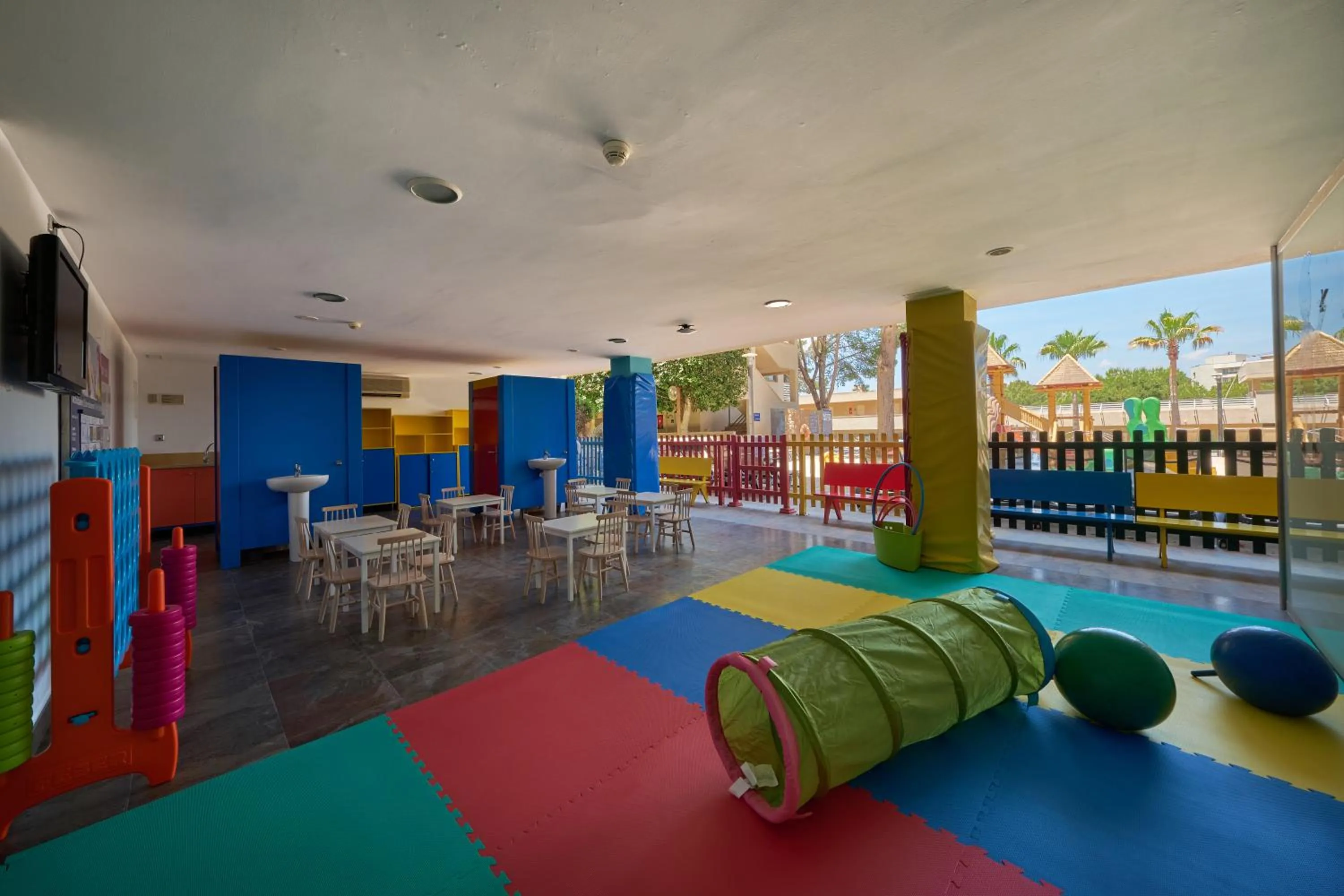 children in Occidental Cala Viñas