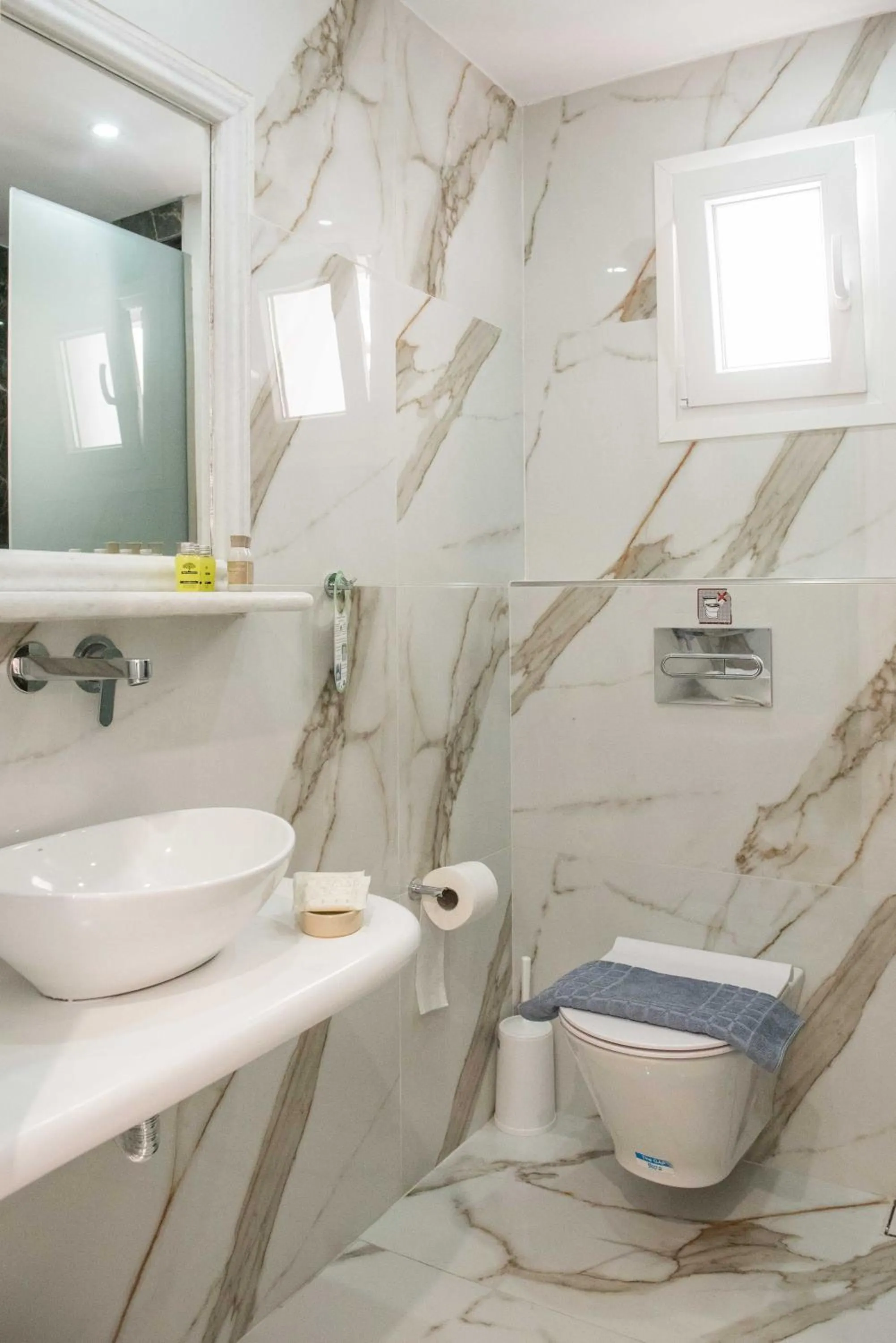 Bathroom in Cyclades Hotel