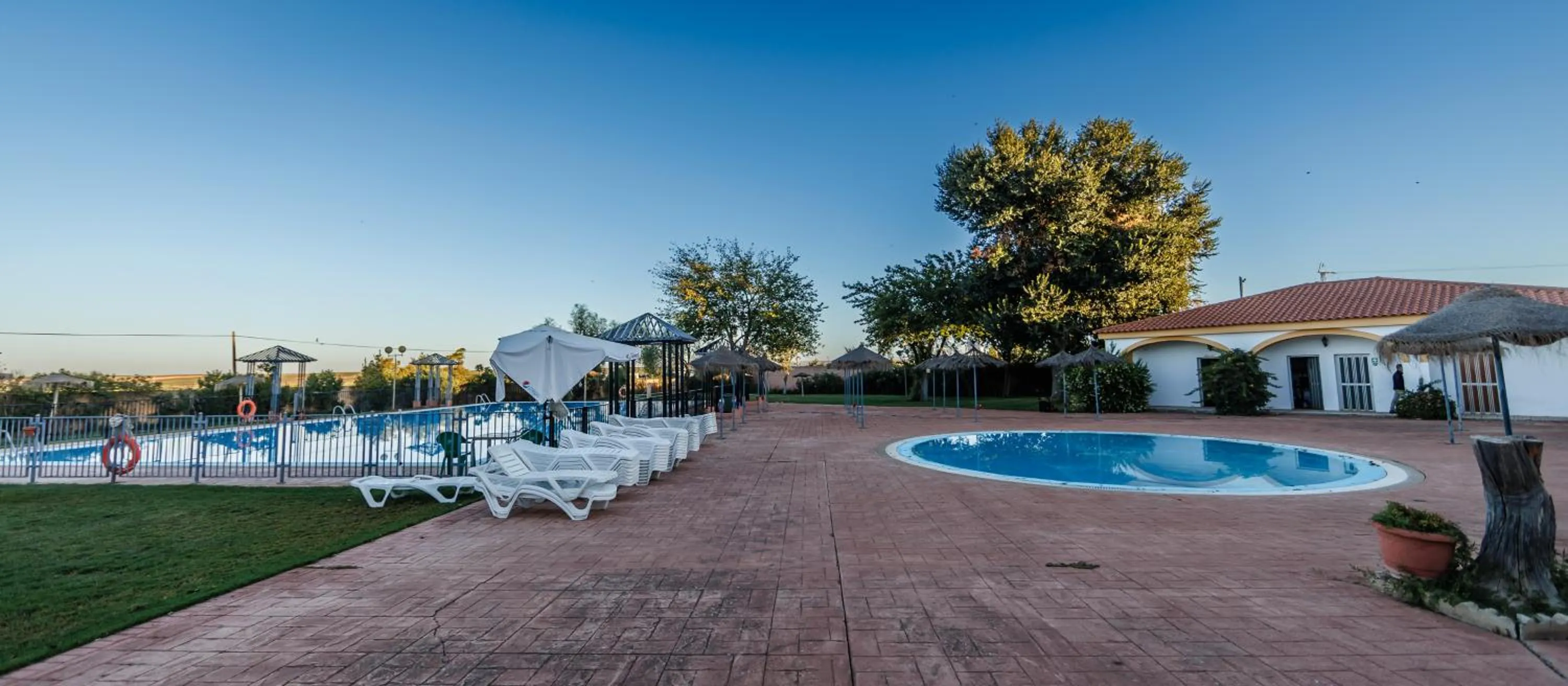 Swimming pool in Hotel Acosta Vetonia