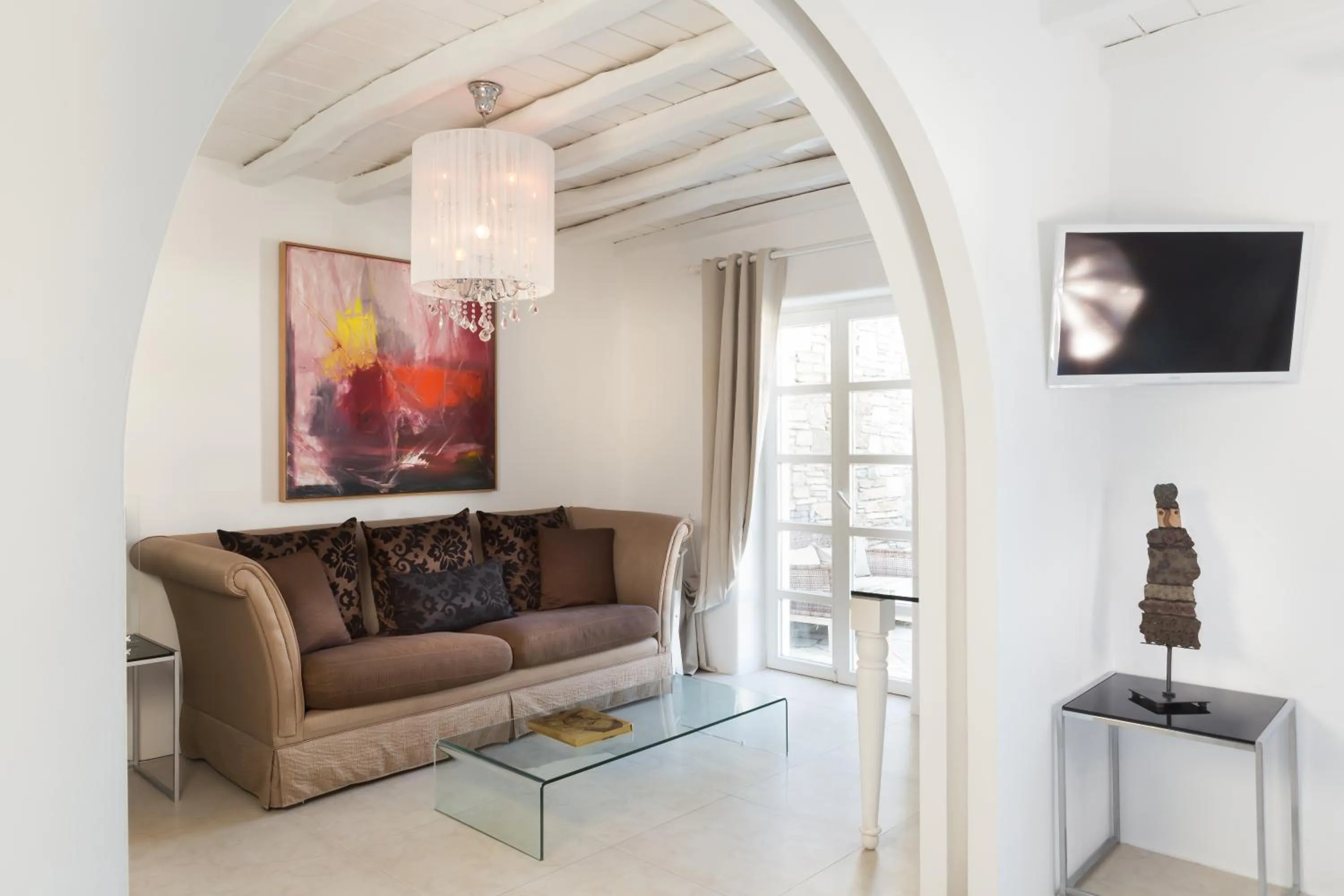 Living room in Kivotos Mykonos - Preferred Hotels & Resorts