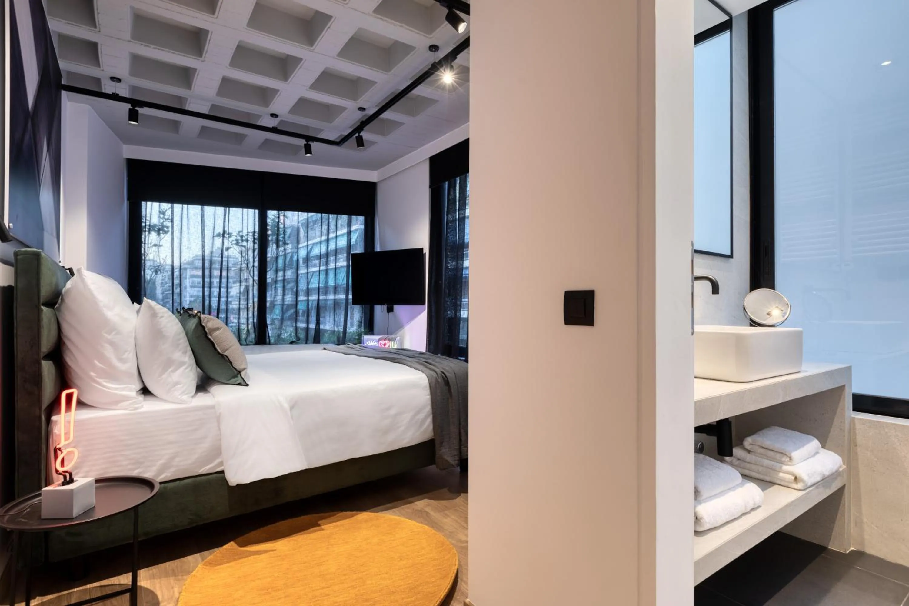 Photo of the whole room, Bed in Koniama Acropolis