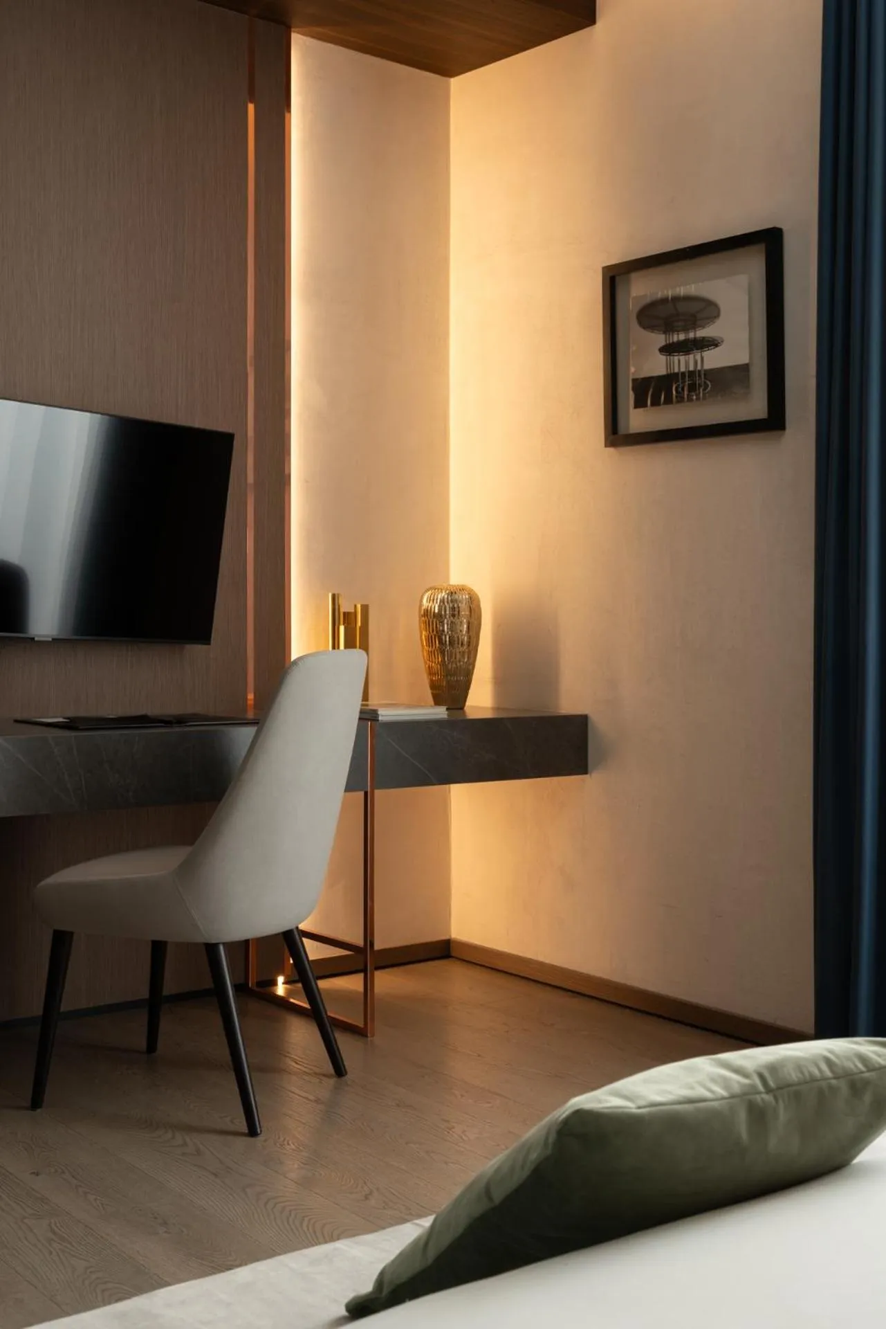 Photo of the whole room in Agra Suites