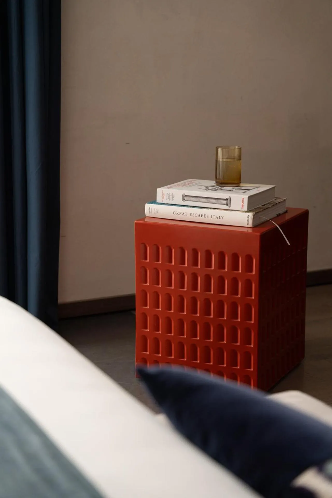 hair dresser, Bed in Agra Suites