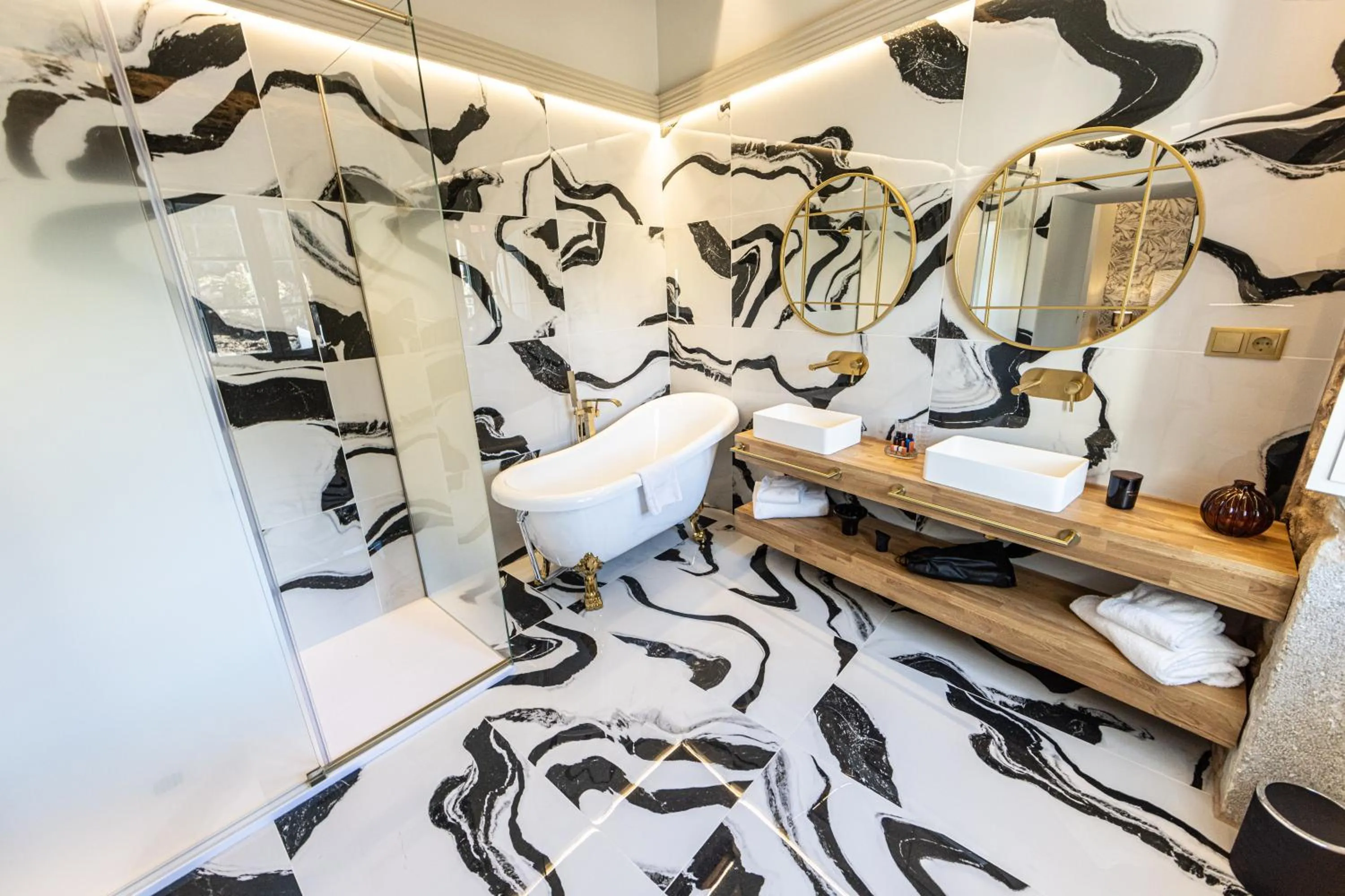 Shower in Hospedium Hotel Barómetro de Camariñas