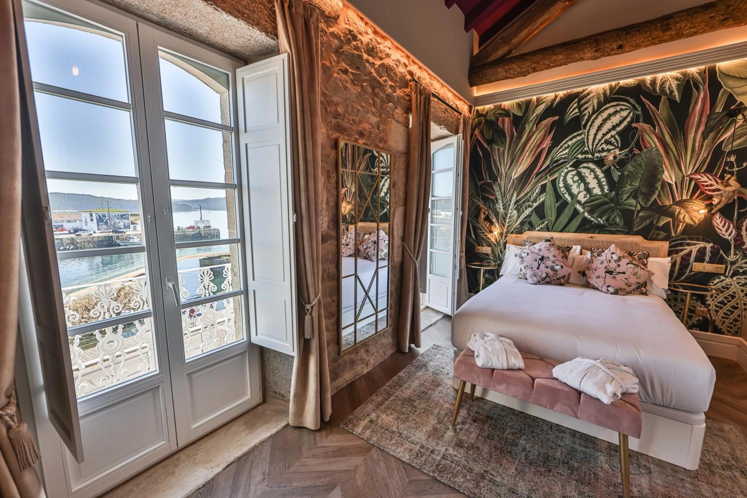 Bed in Hospedium Hotel Barómetro de Camariñas