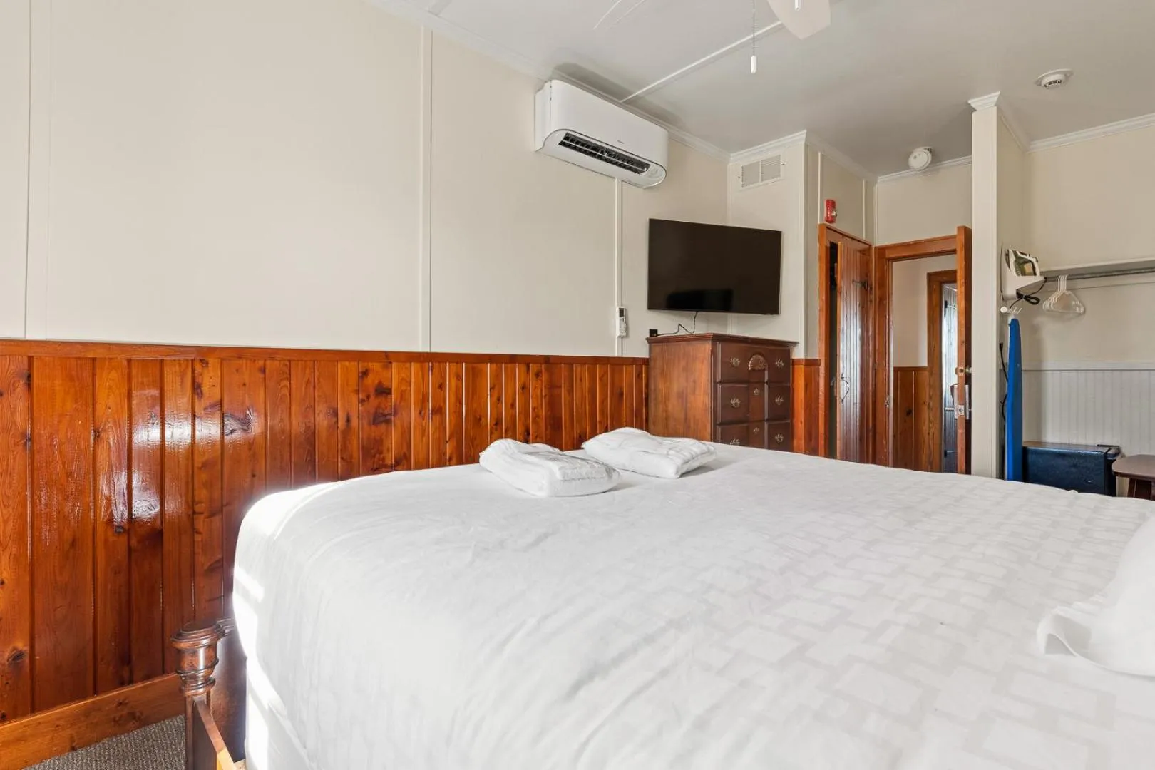 Bedroom, Bed in Nags Head Beach Inn by KEES Vacations