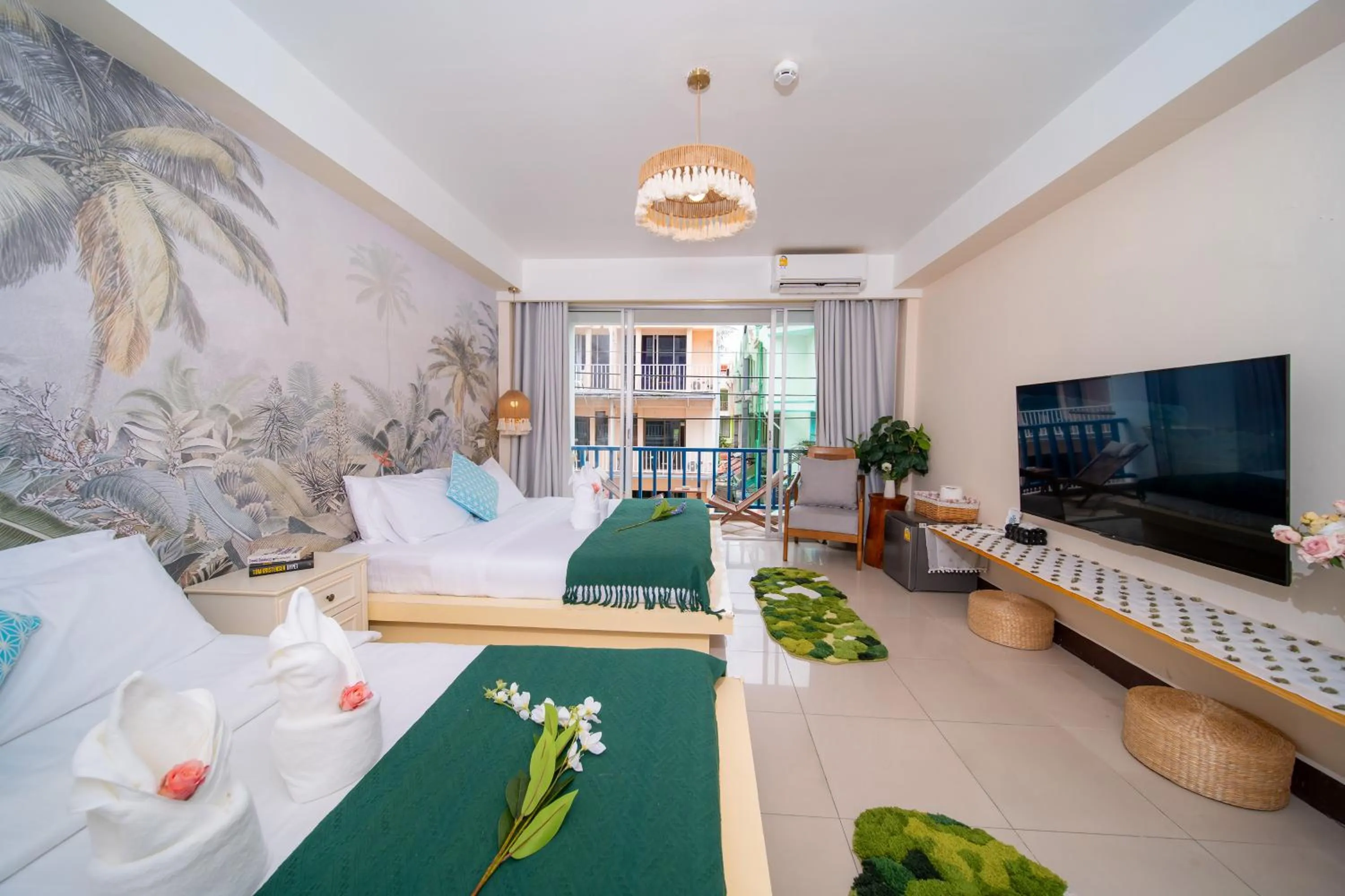 Bed in Patong Beach Side Hotel