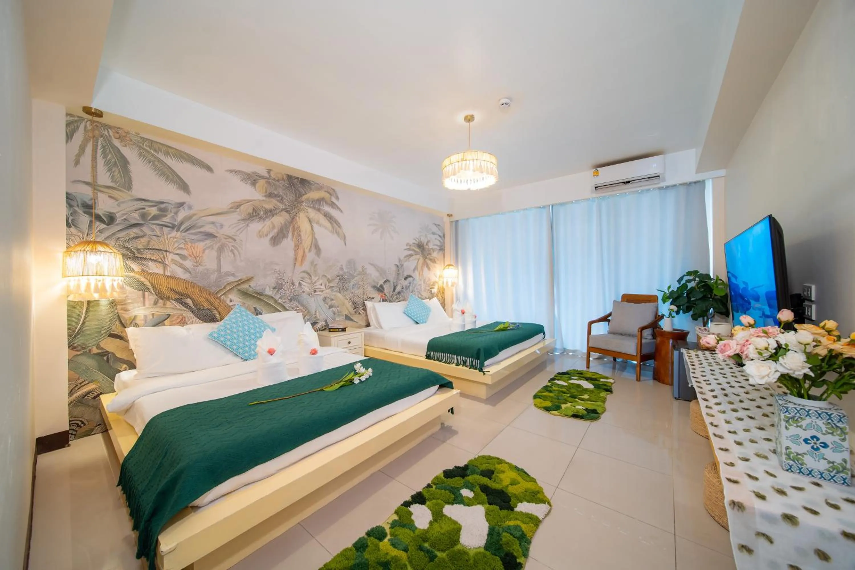 Bed in Patong Beach Side Hotel