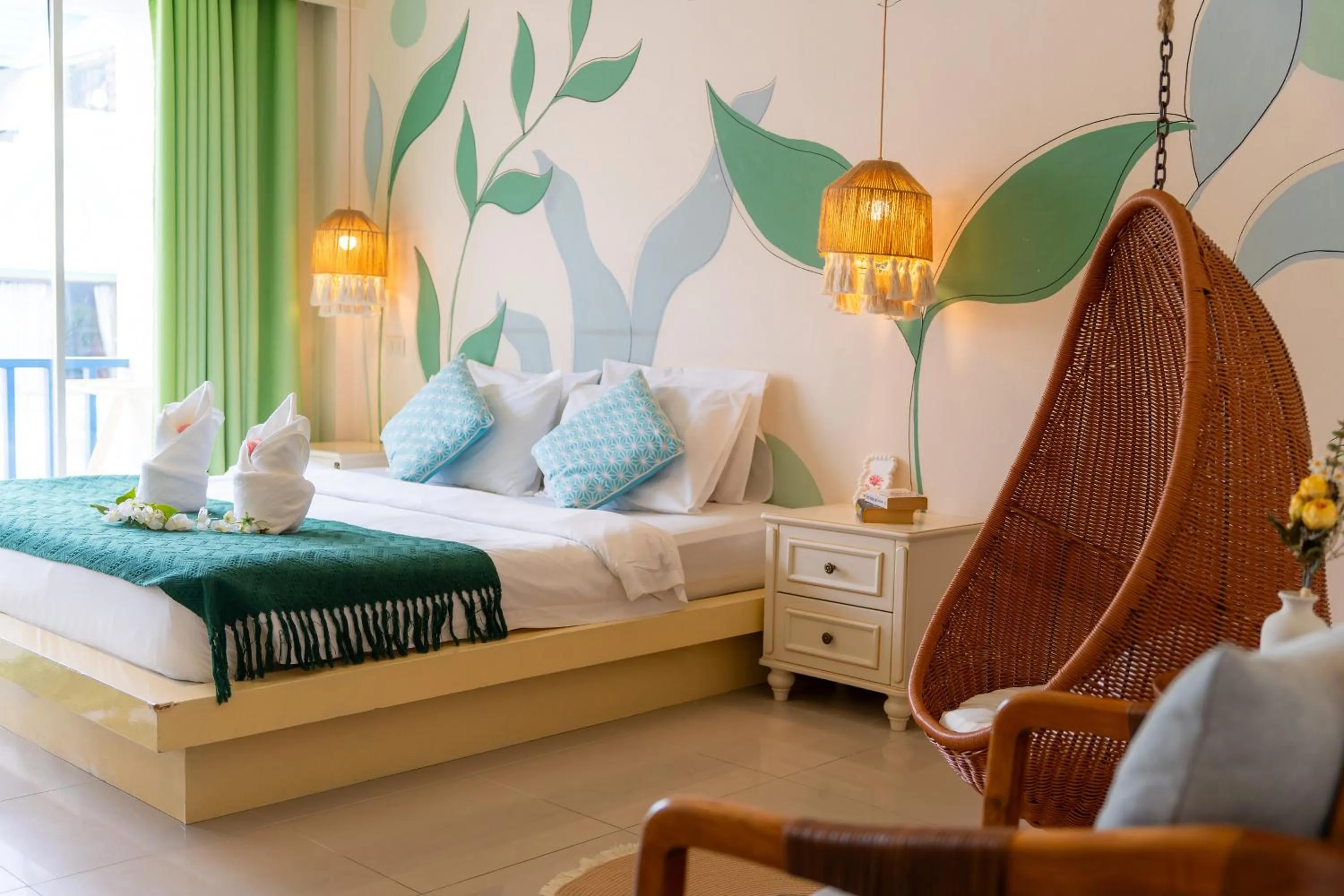 Bed in Patong Beach Side Hotel