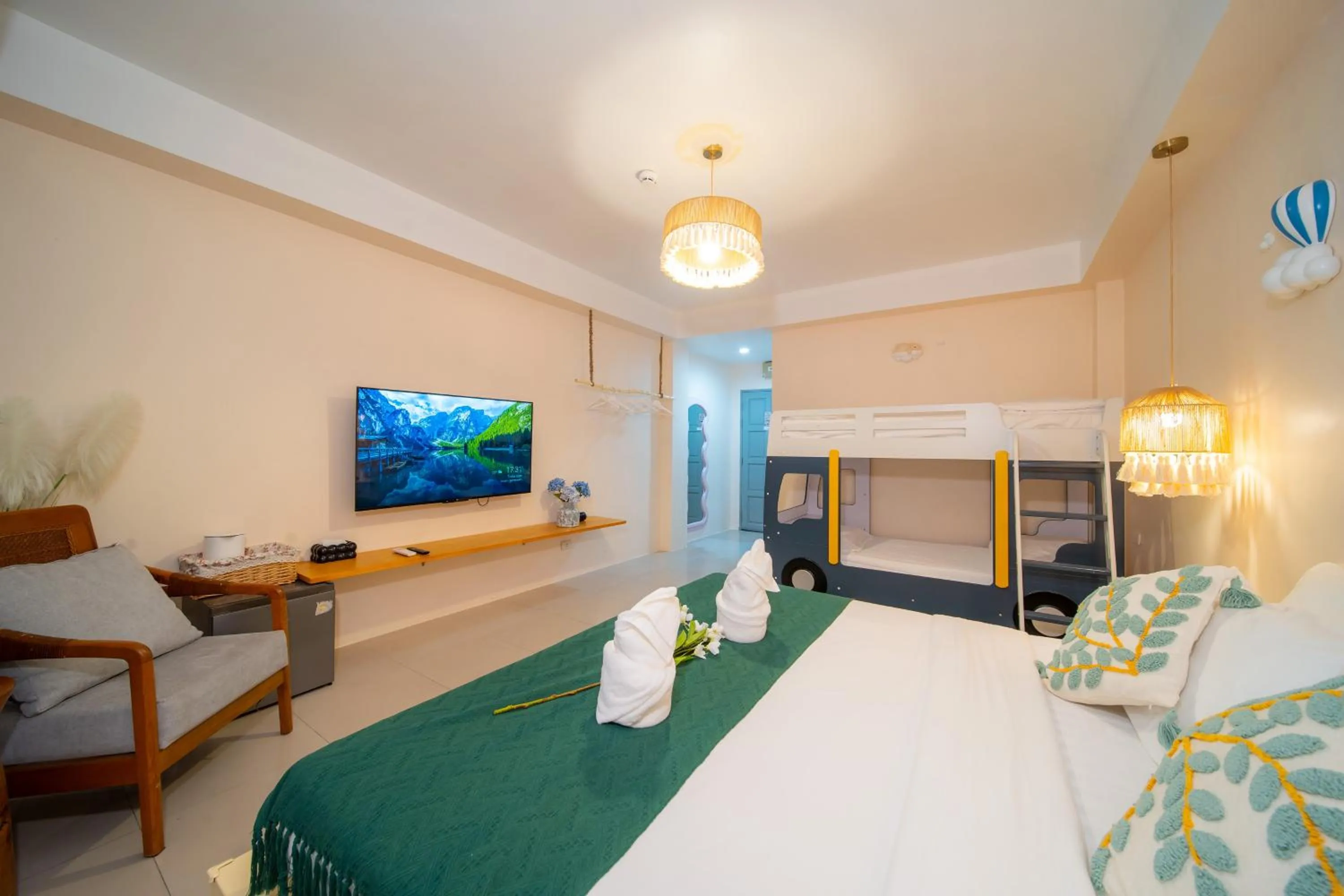 Bed in Patong Beach Side Hotel