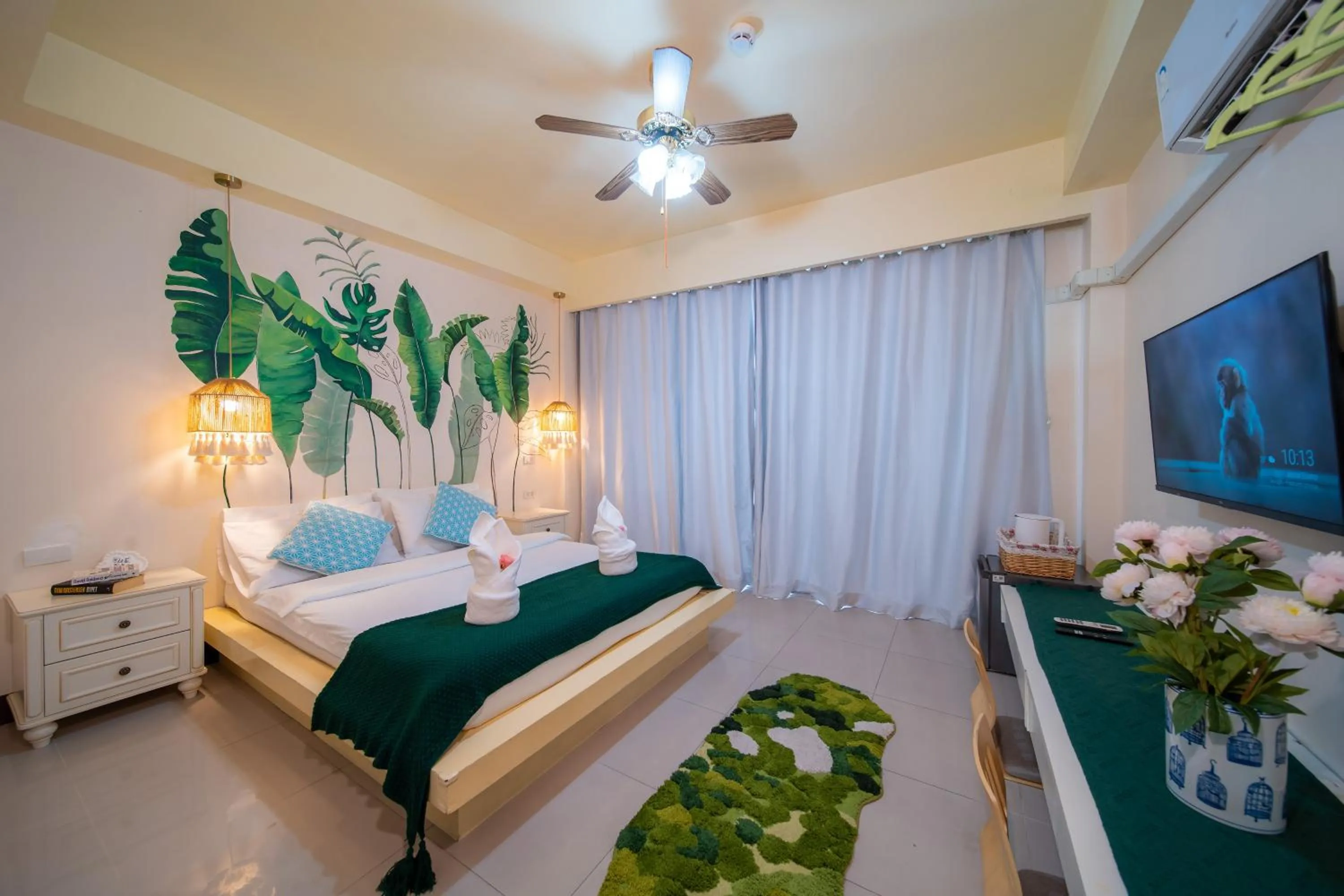 Bed in Patong Beach Side Hotel