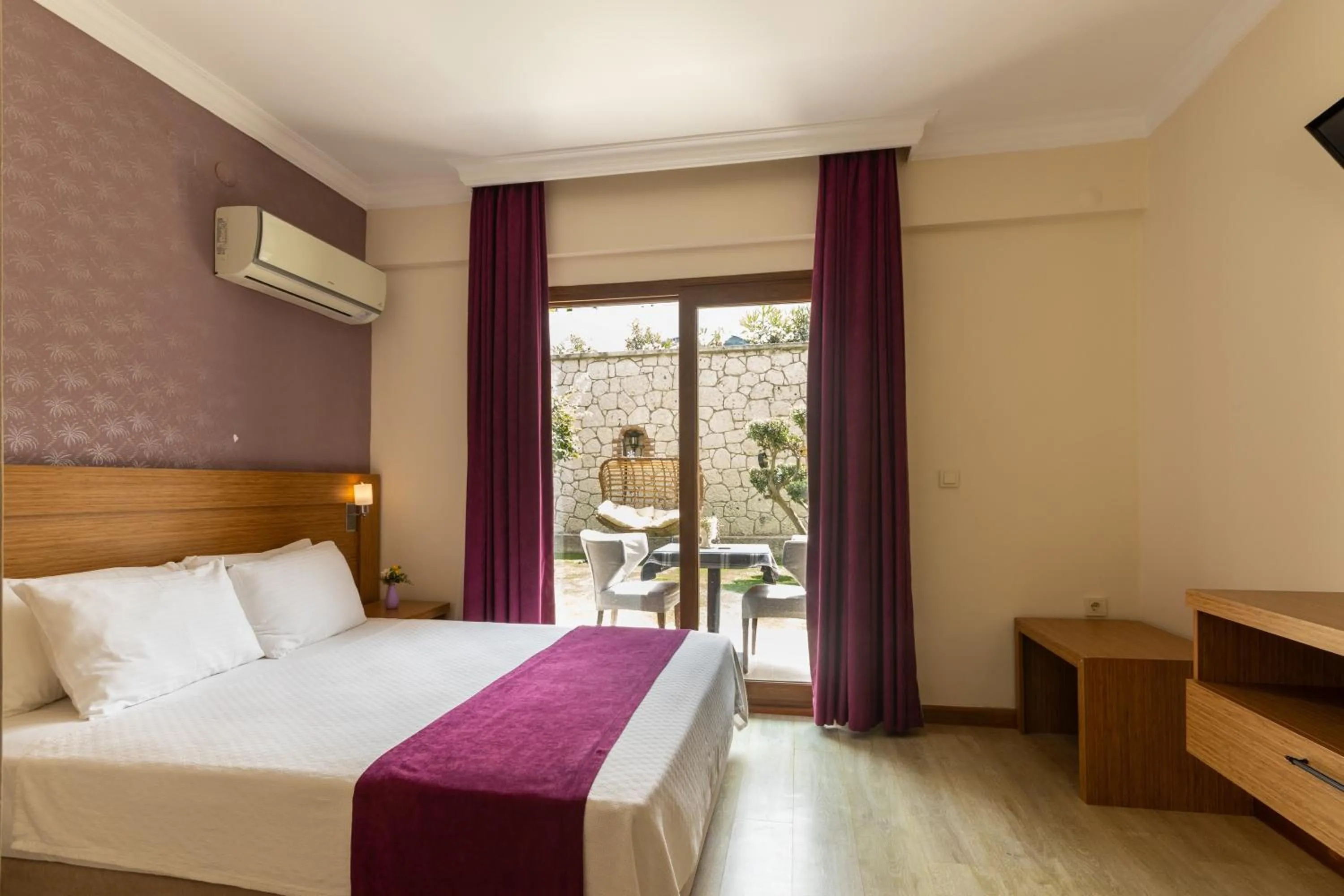 Garden view, Bed in Siriusmi Hotel