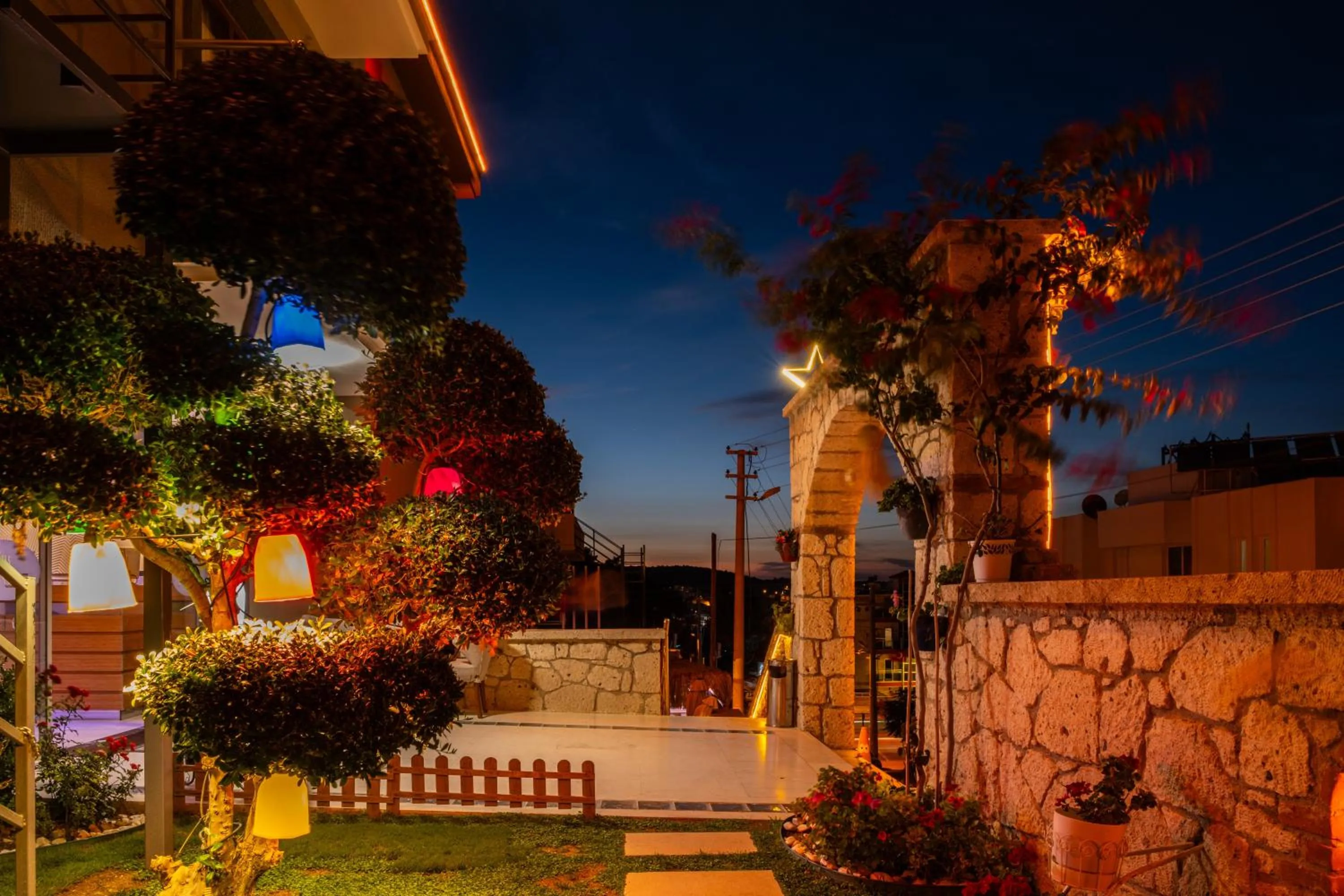 Garden in Siriusmi Hotel