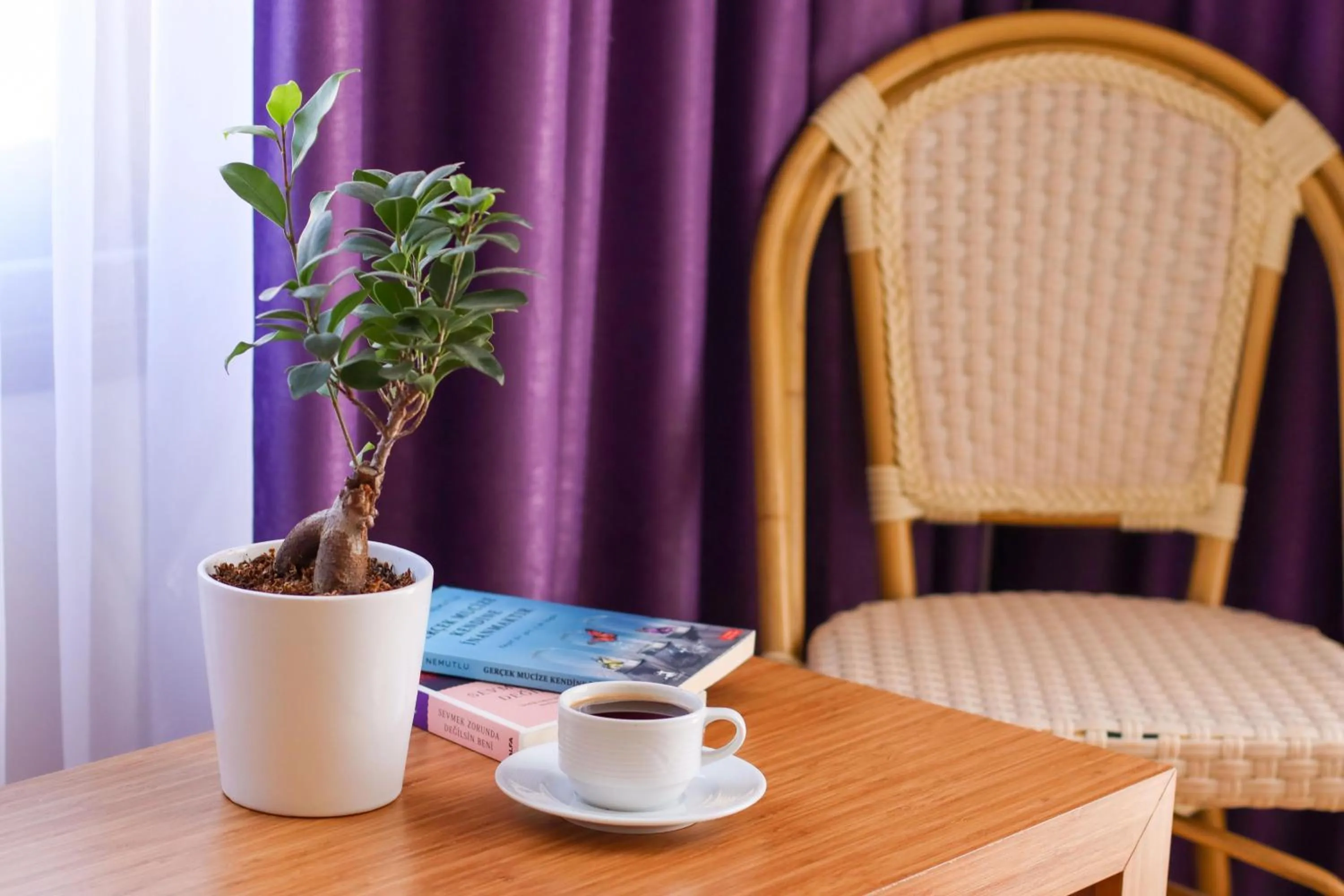 Coffee/tea facilities in Siriusmi Hotel