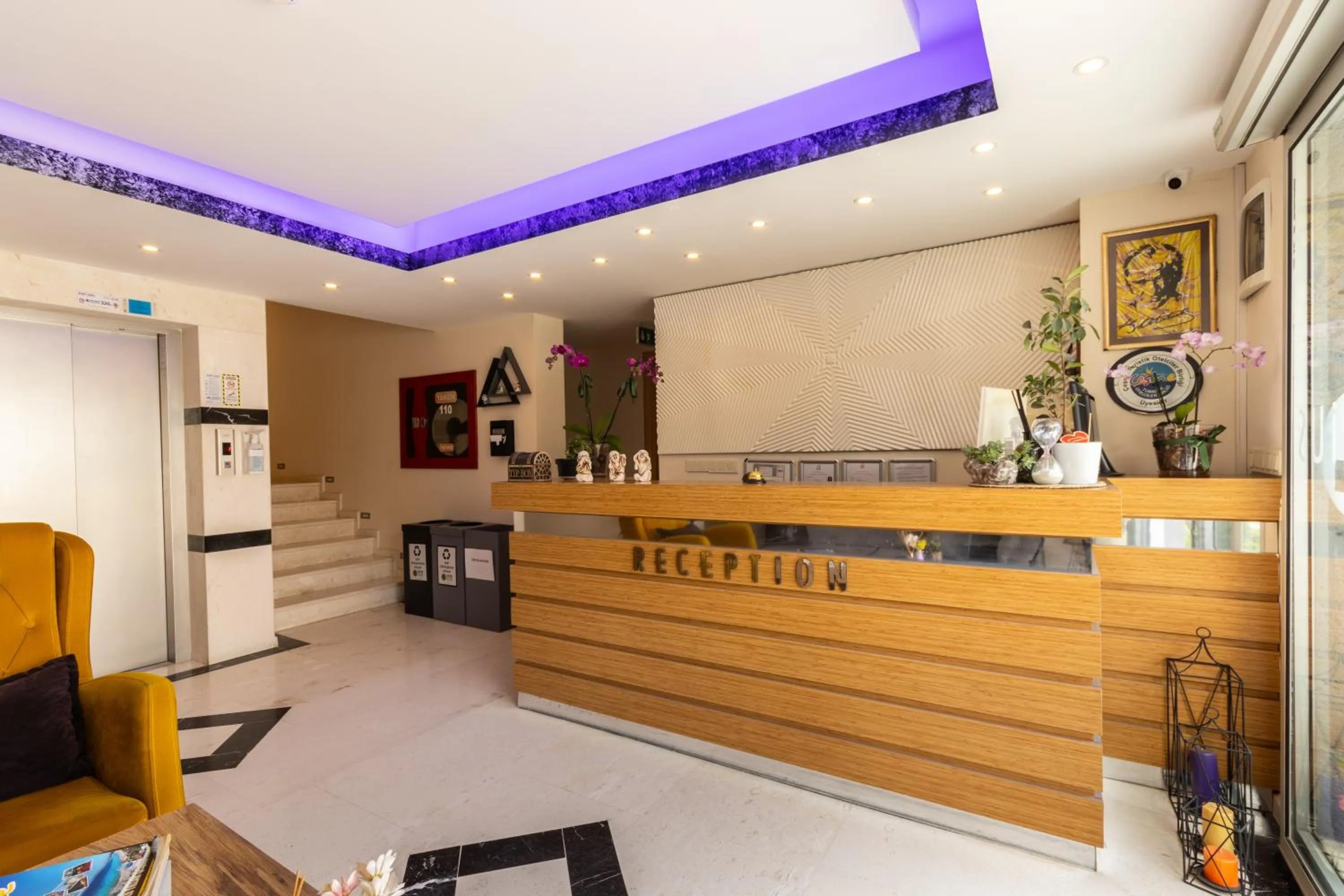 Lobby or reception in Siriusmi Hotel