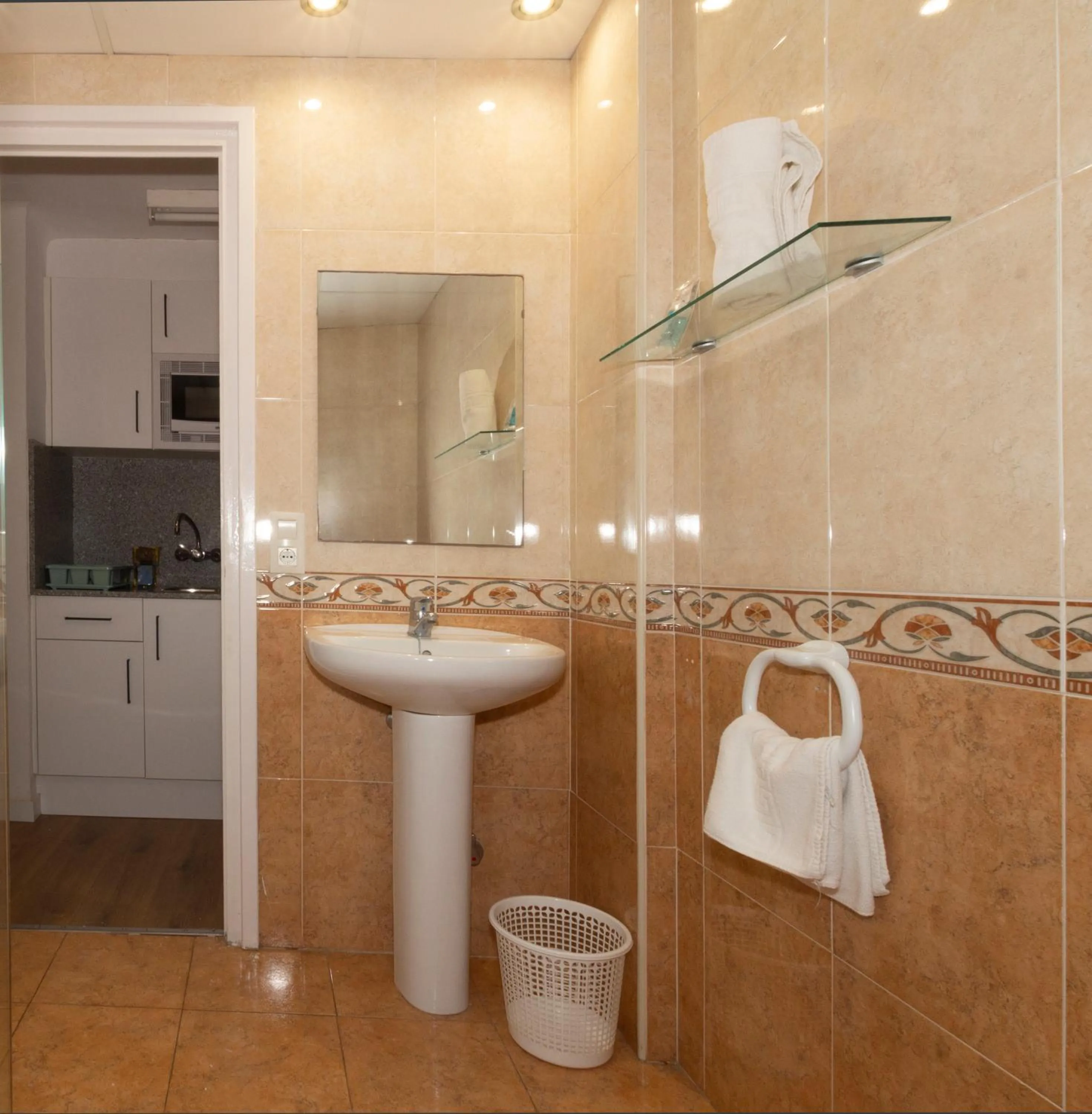 Bathroom in Apartamentos El Sol II