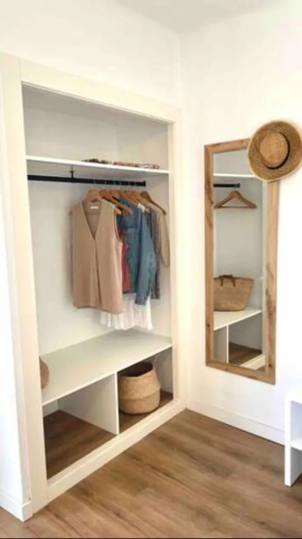 wardrobe in Apartamentos El Sol II