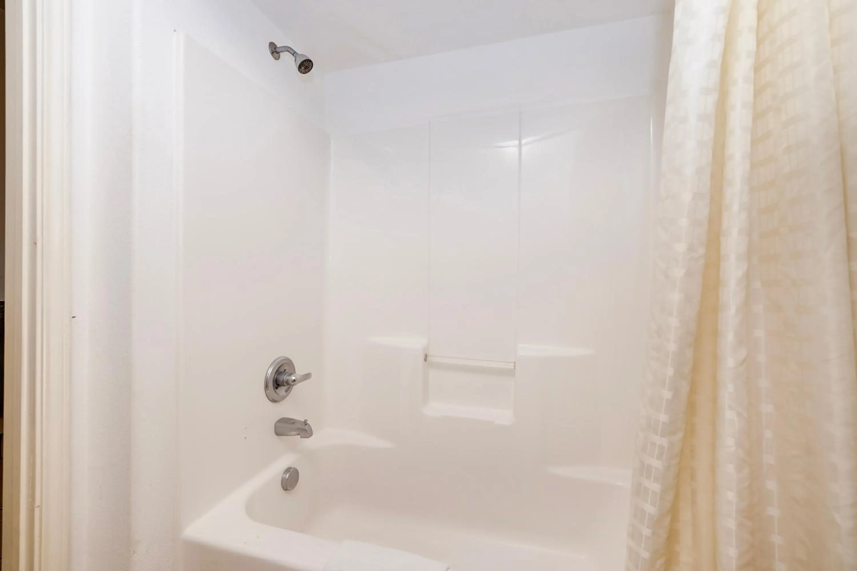 Bathroom in Capital O Deluxe Inn Channelview Houston I-10