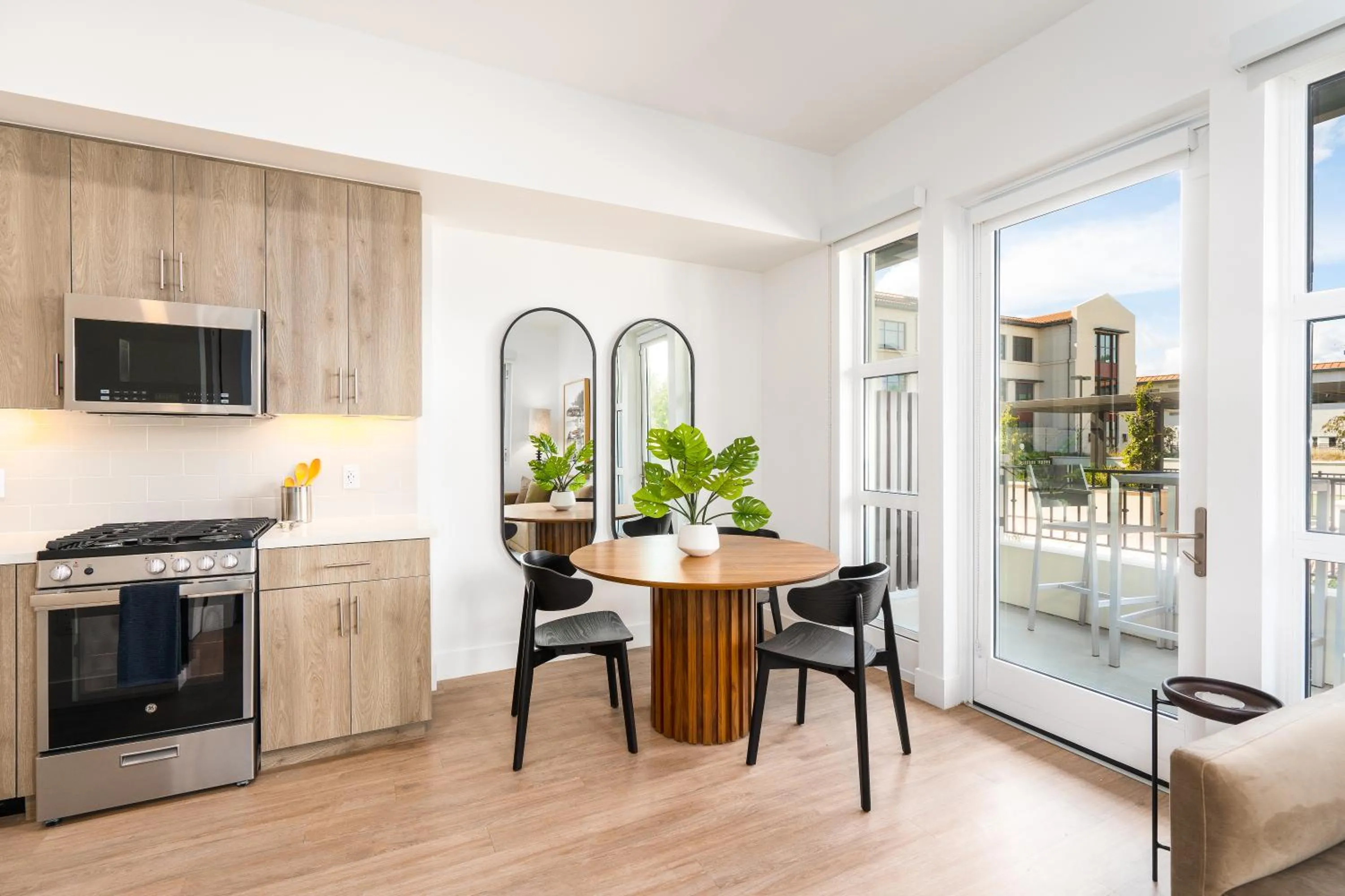 Dining area in Mint House Menlo Park by Kasa