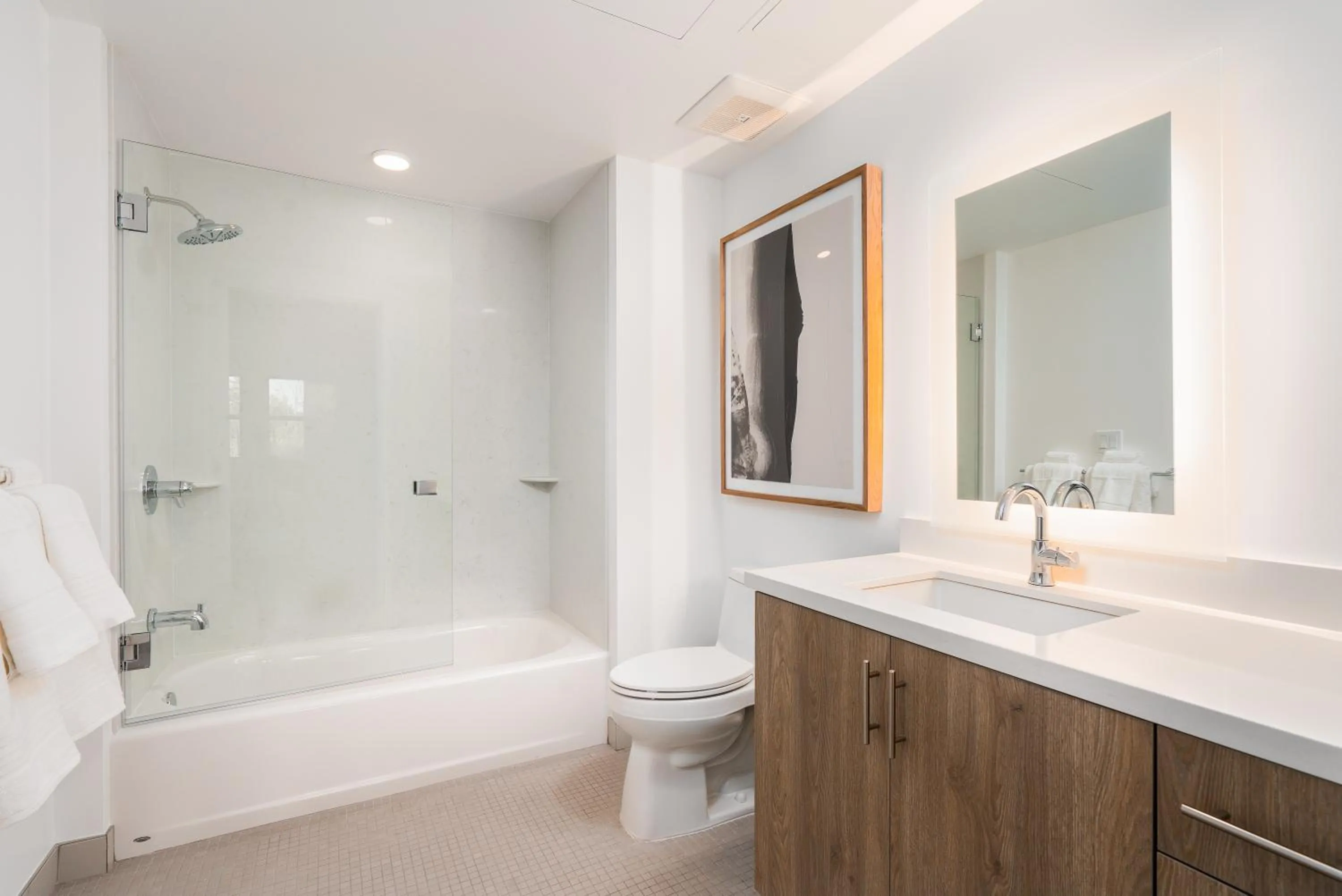 Bathroom in Mint House Menlo Park by Kasa
