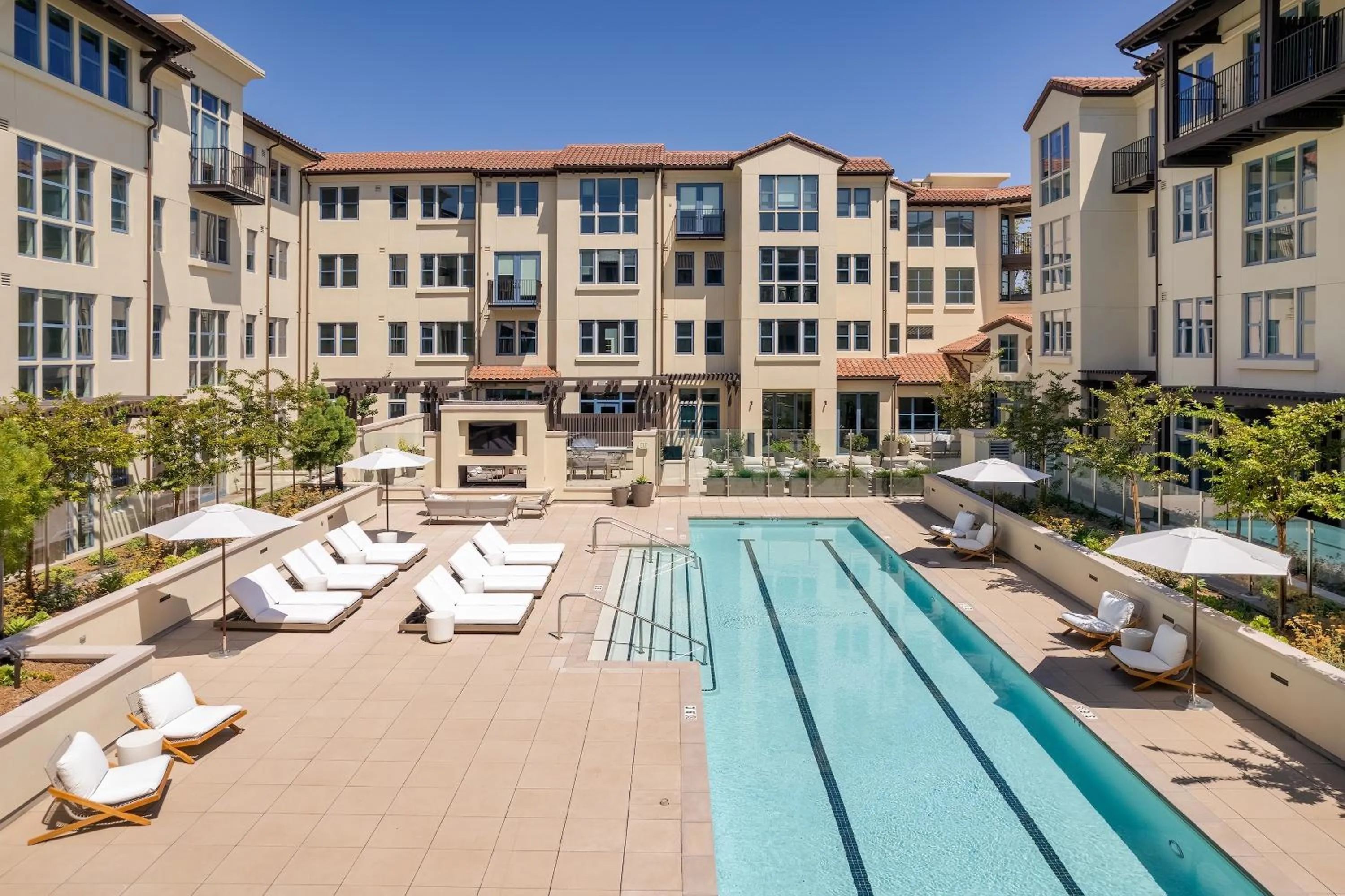 Swimming pool in Mint House Menlo Park by Kasa