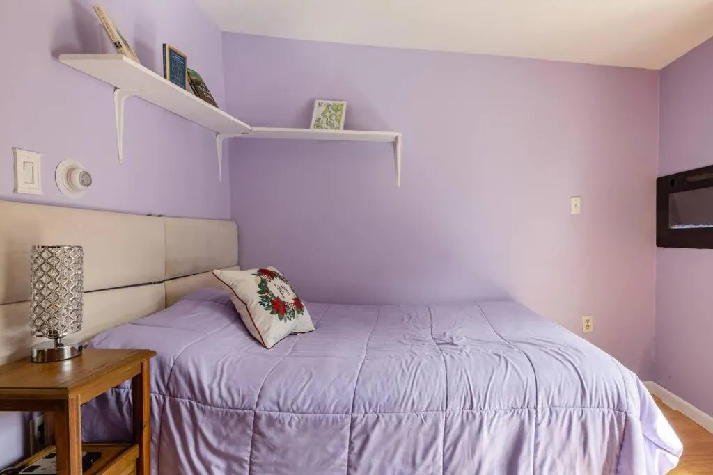 Bed in Tiny House with private Hot Tub near Seattle