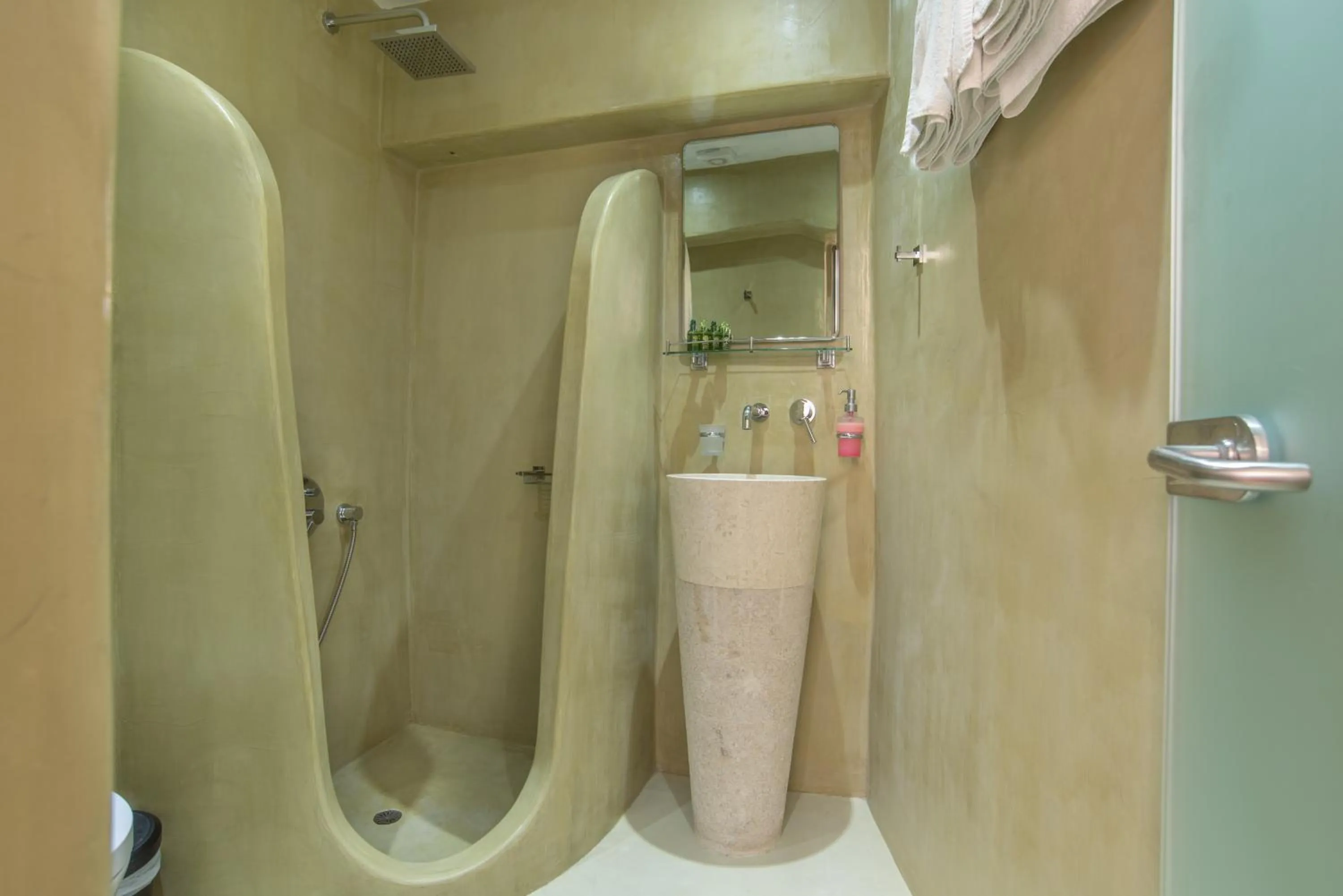 Shower in Sunset Hotel