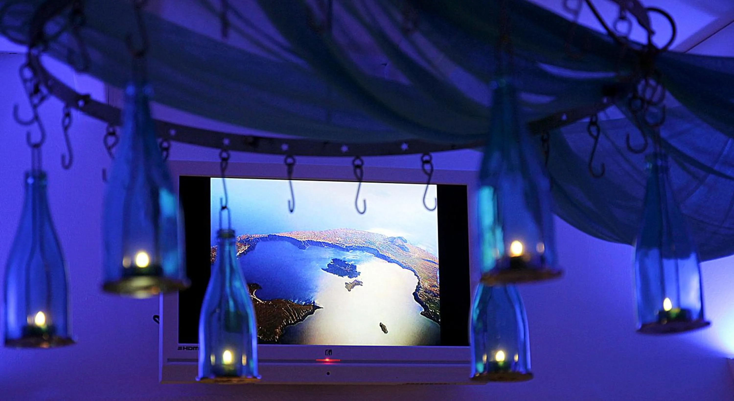 TV and multimedia in Sunset Hotel