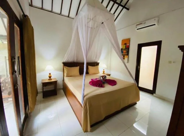Bed in Puring Bungalows